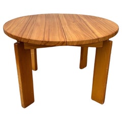 Table de salle à manger en orme par Maison Regain