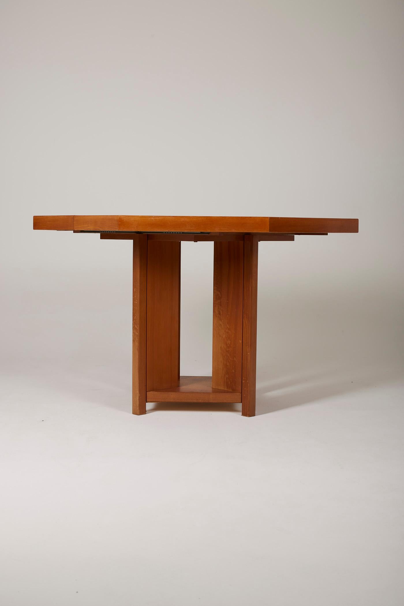 Solid elm dining room table from the 1970s. It is composed of an octagonal extendable top with extension. In very good shape.
LP1656