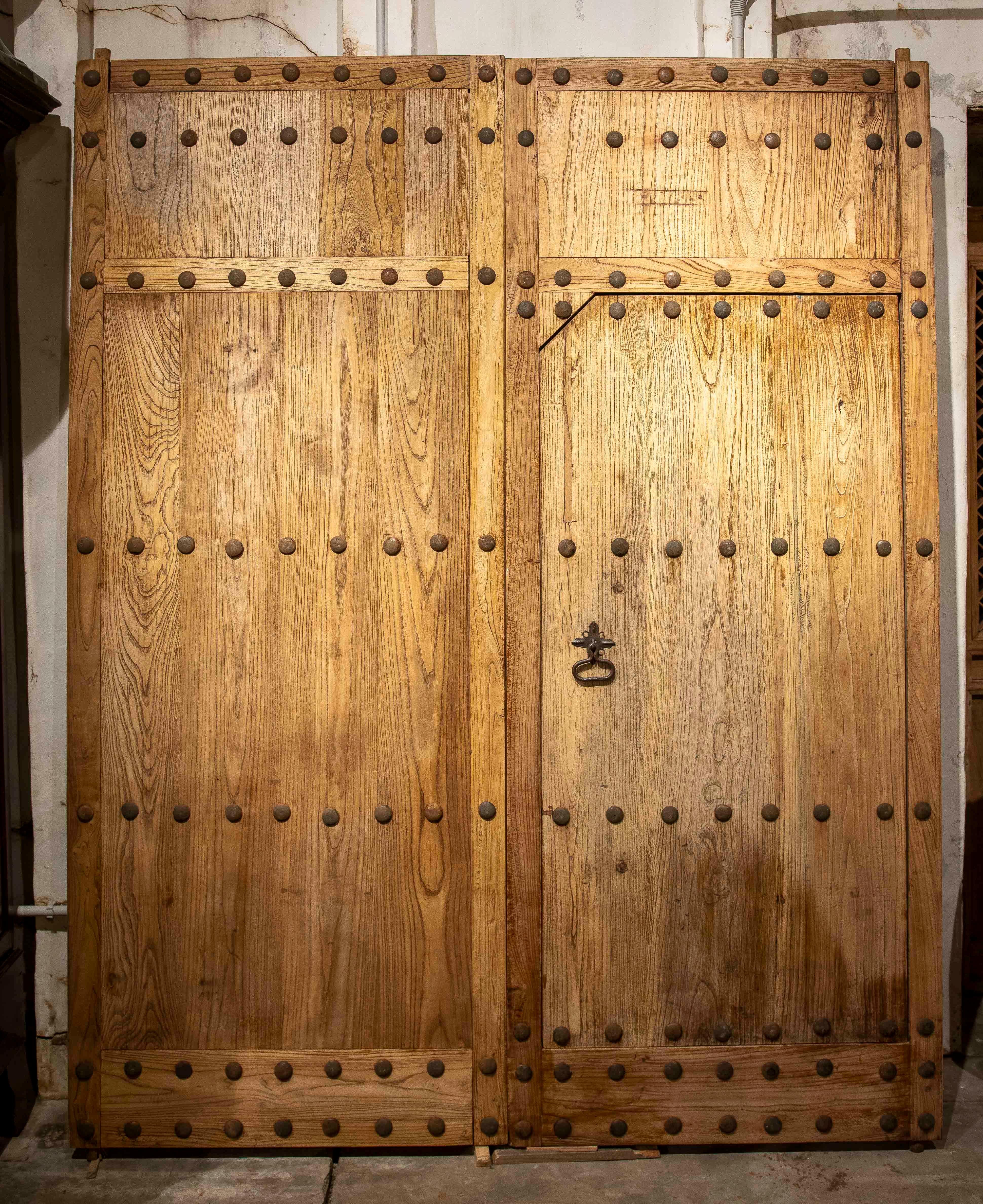 Elm Entrance Door in its Natural Colour with Iron Nails In Good Condition In Marbella, ES