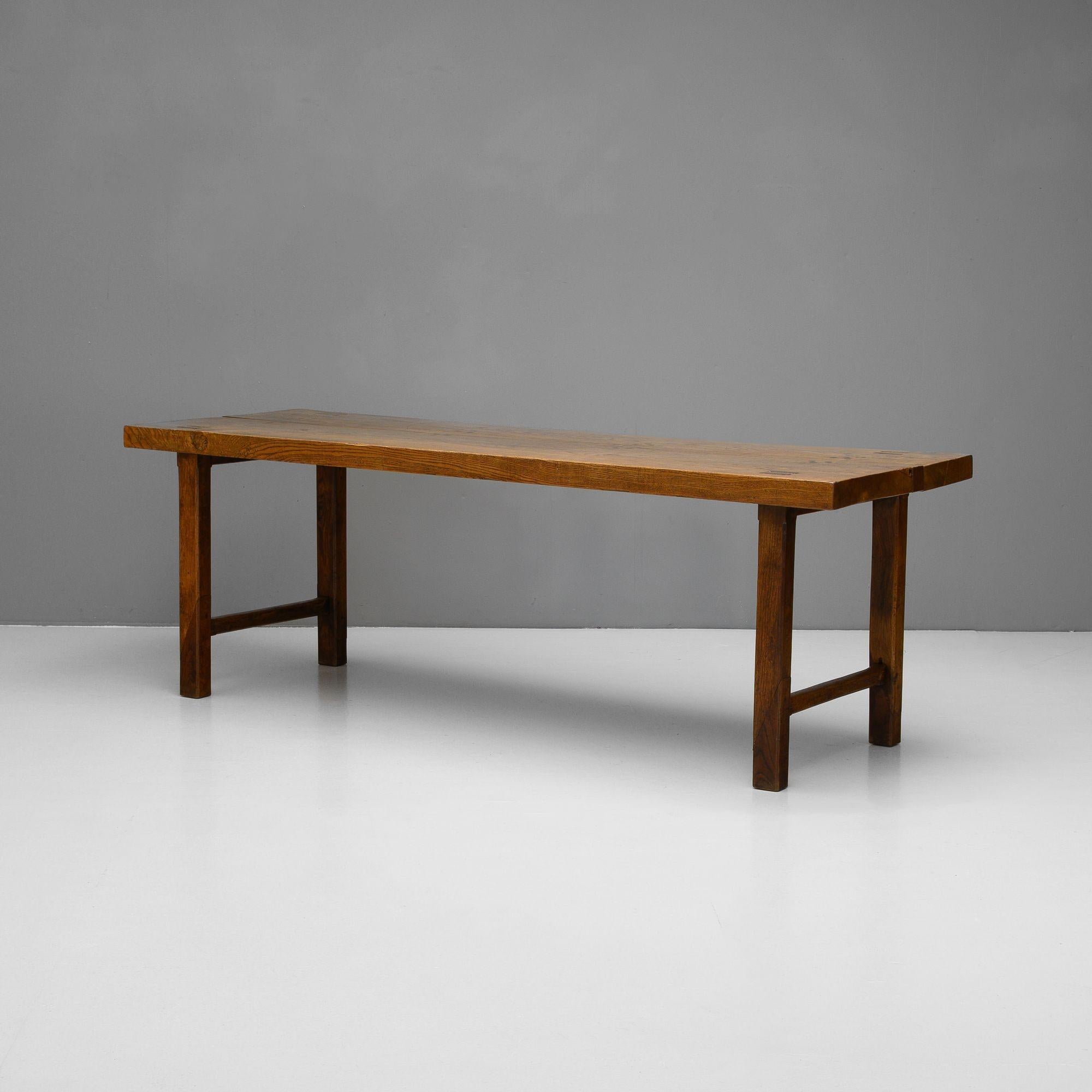 Mesa de granja francesa con tablero de olmo.
Circa 1850.
Alto 75 cm (alto 69 cm) x ancho 220 cm x fondo 75 cm
Ponte en contacto con nosotros para obtener un presupuesto exacto.