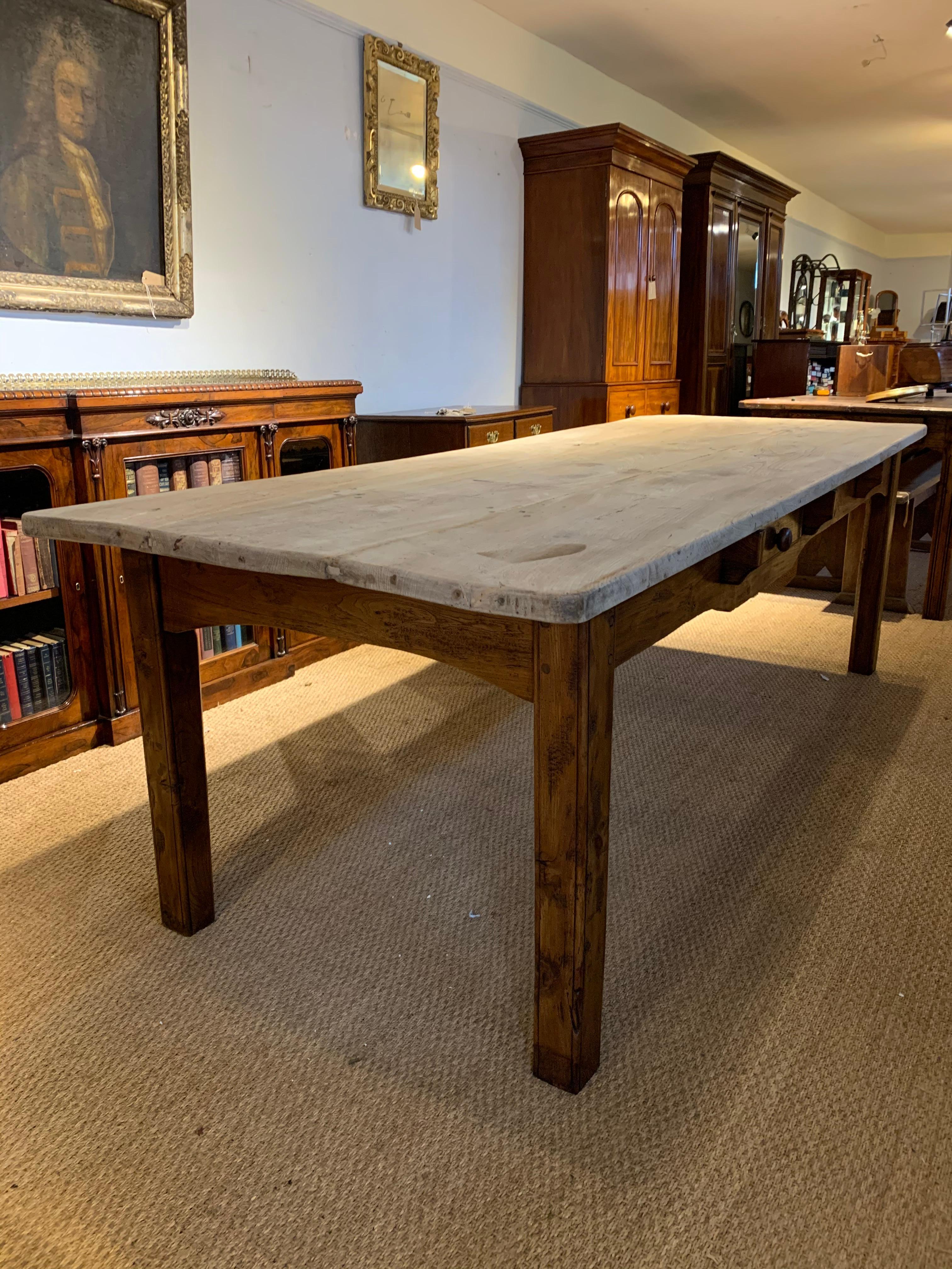 Fabulous mid-19th century scrubbed top elm farmhouse table 

Dating to circa 1850s the 3 planked top standing on square legs, single drawer to each side of the table 

lots of charm and character, several old repairs to the top.

This table