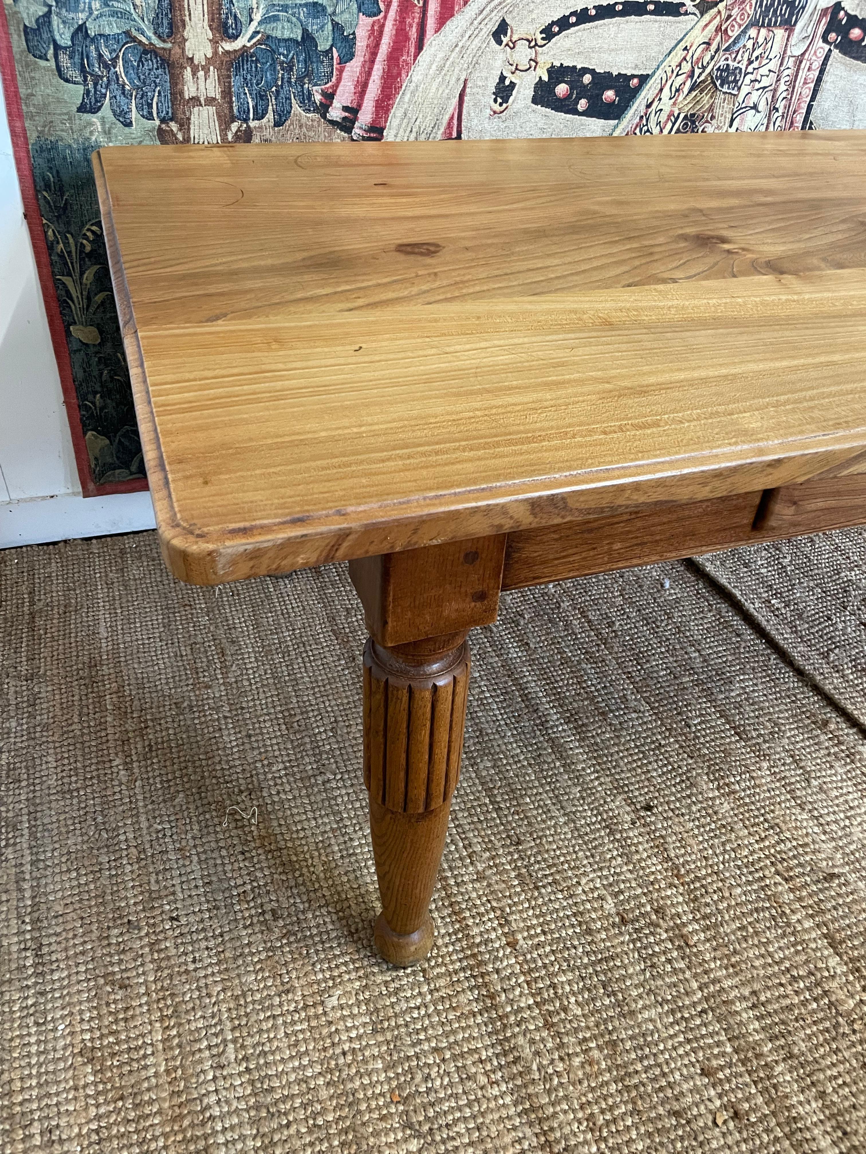 20ième siècle Table de ferme française en orme en vente