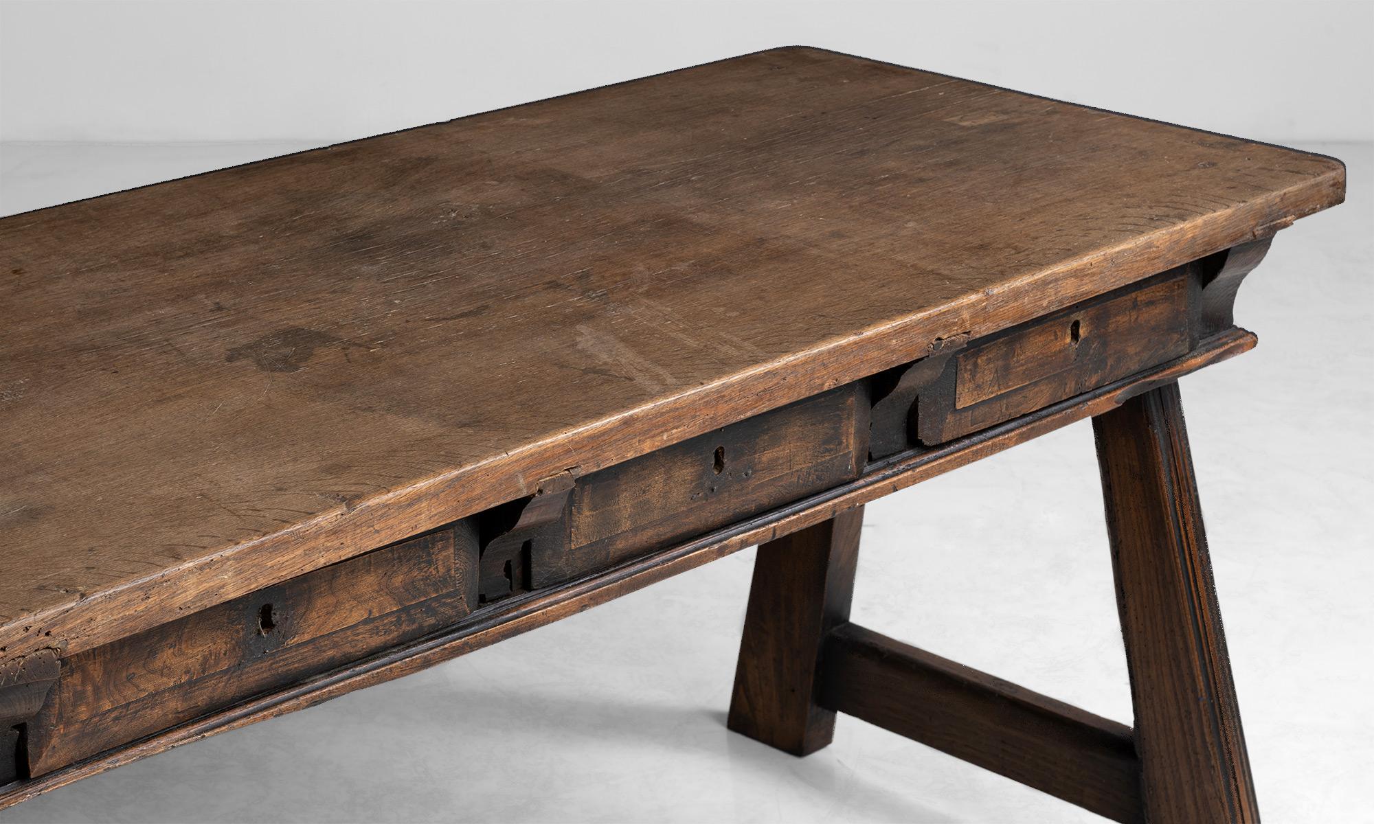 Elm & Oak Desk, Spain Circa 1790 In Good Condition In Culver City, CA