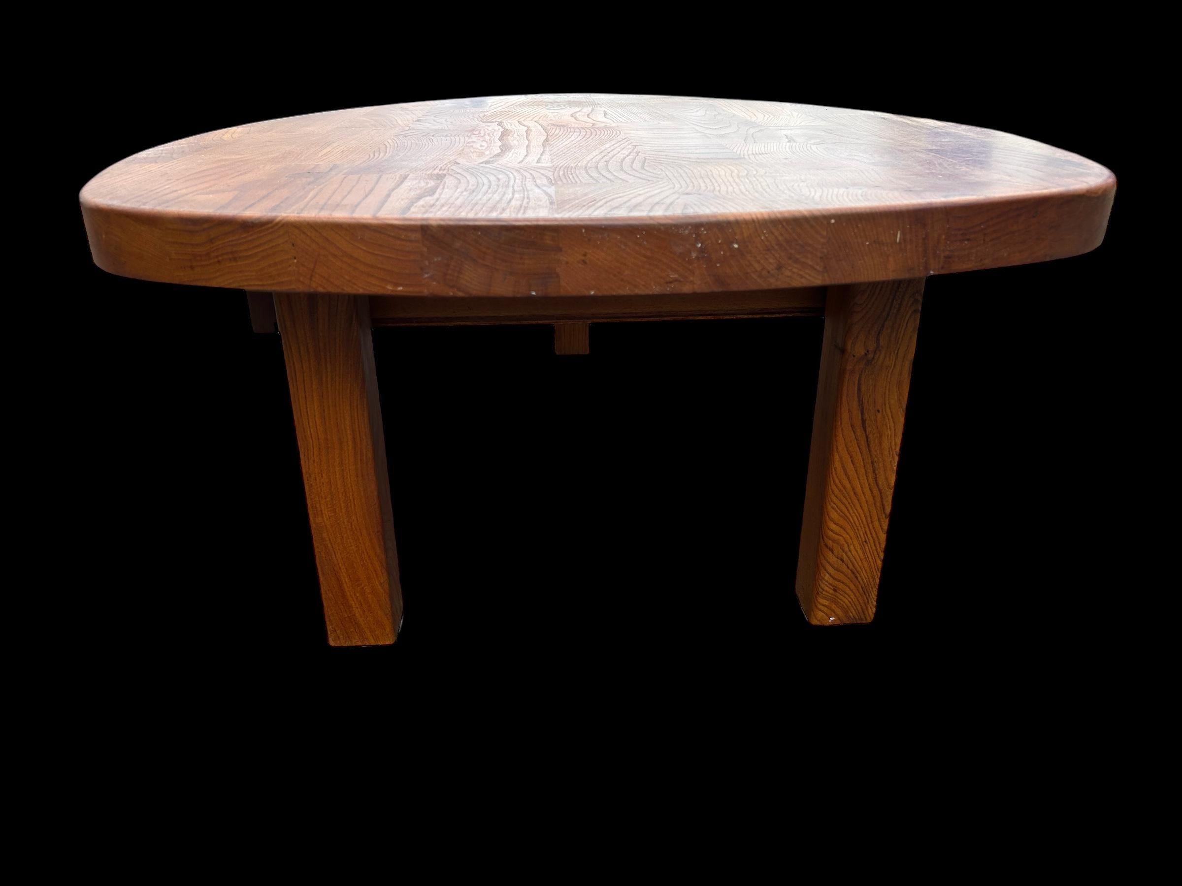 Orme table basse ovoïde en orme en vente