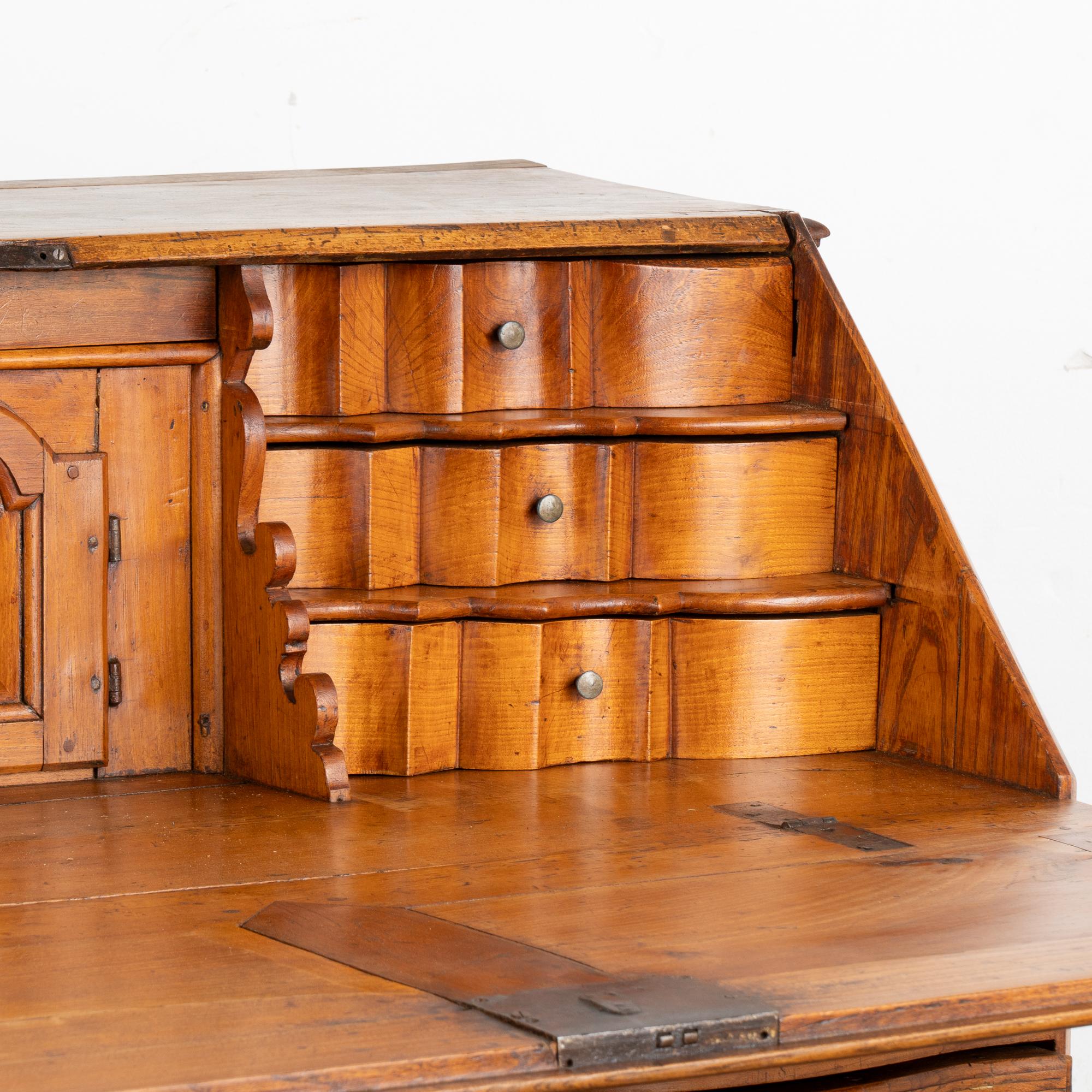 Elm Secretary Bureau With Inlaid Starburst Pattern, Denmark circa 1780-1820 4
