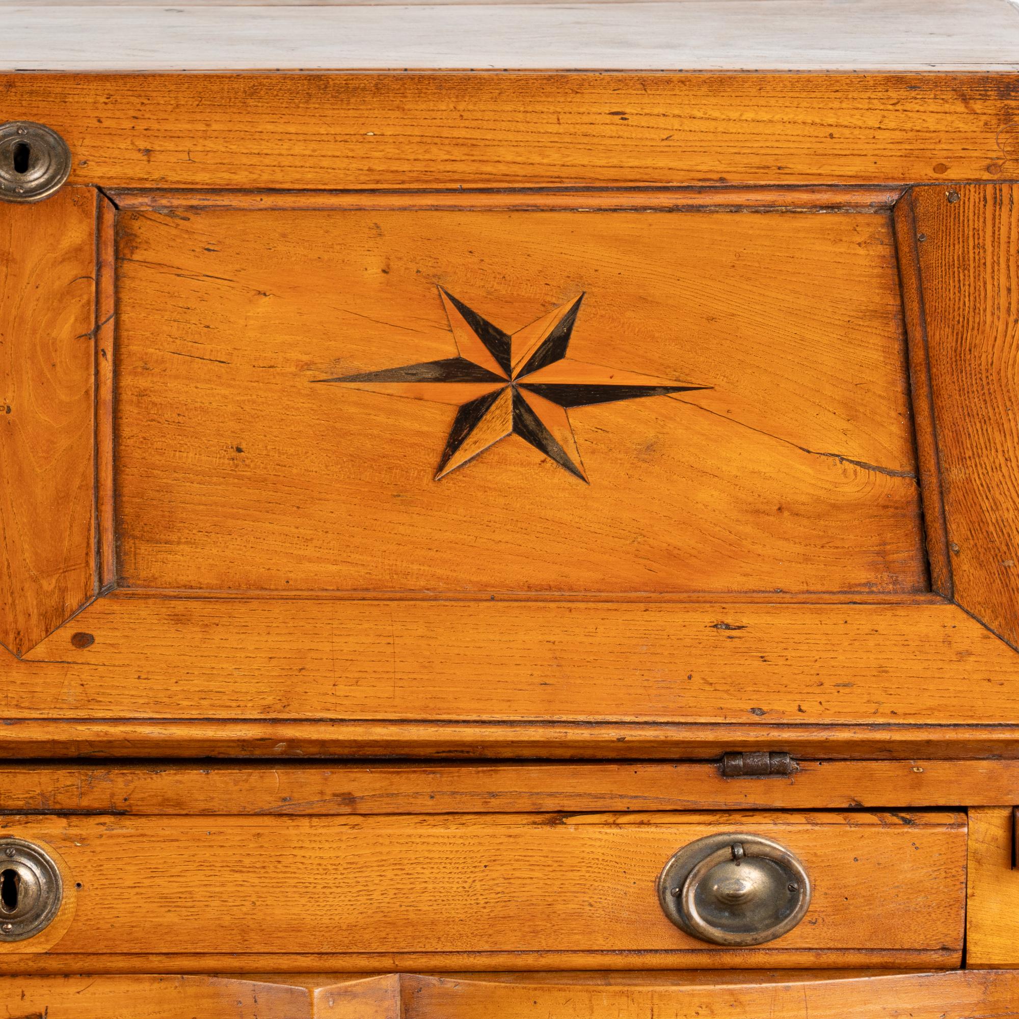 Elm Secretary Bureau With Inlaid Starburst Pattern, Denmark circa 1780-1820 2