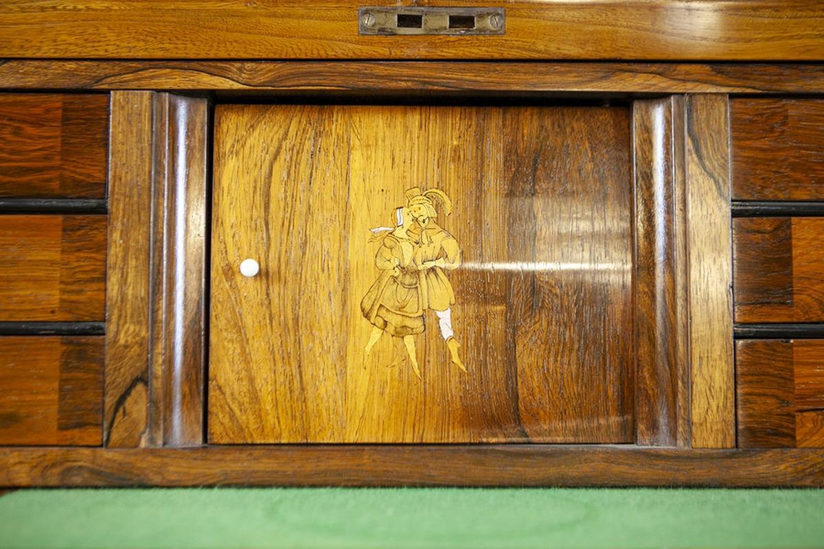 Secretario antiguo de madera de olmo de 1840 en venta 4