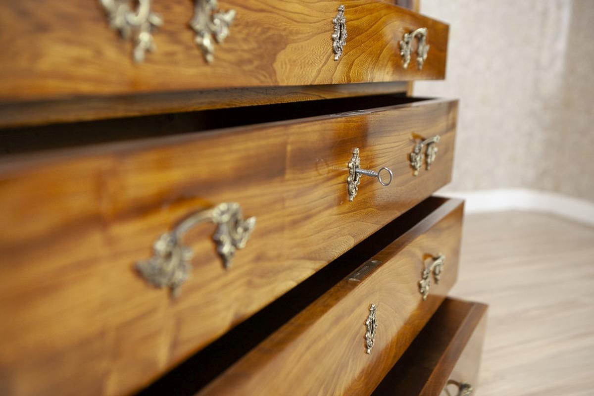Secretario antiguo de madera de olmo de 1840 en venta 1