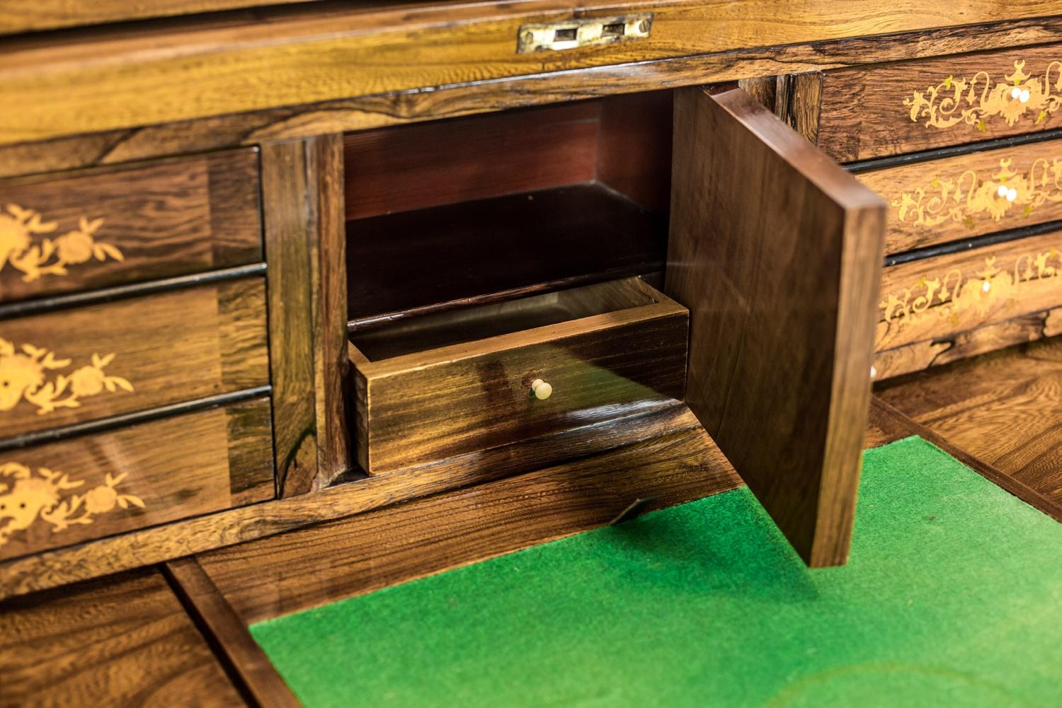 Elm Secretary Desk, circa the 19th Century For Sale 3