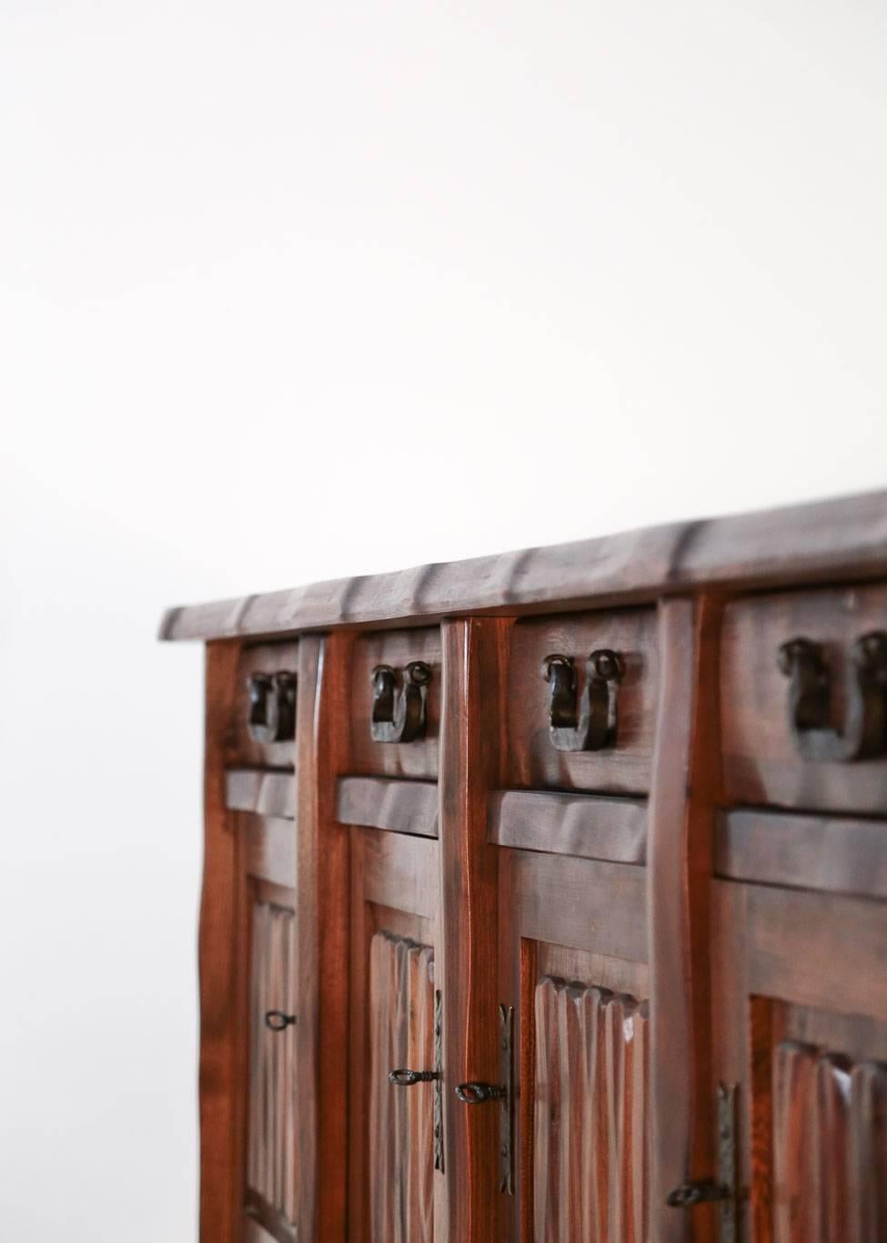 XX secolo Credenza in olmo di Olavi Hanninen, anni '60 in vendita