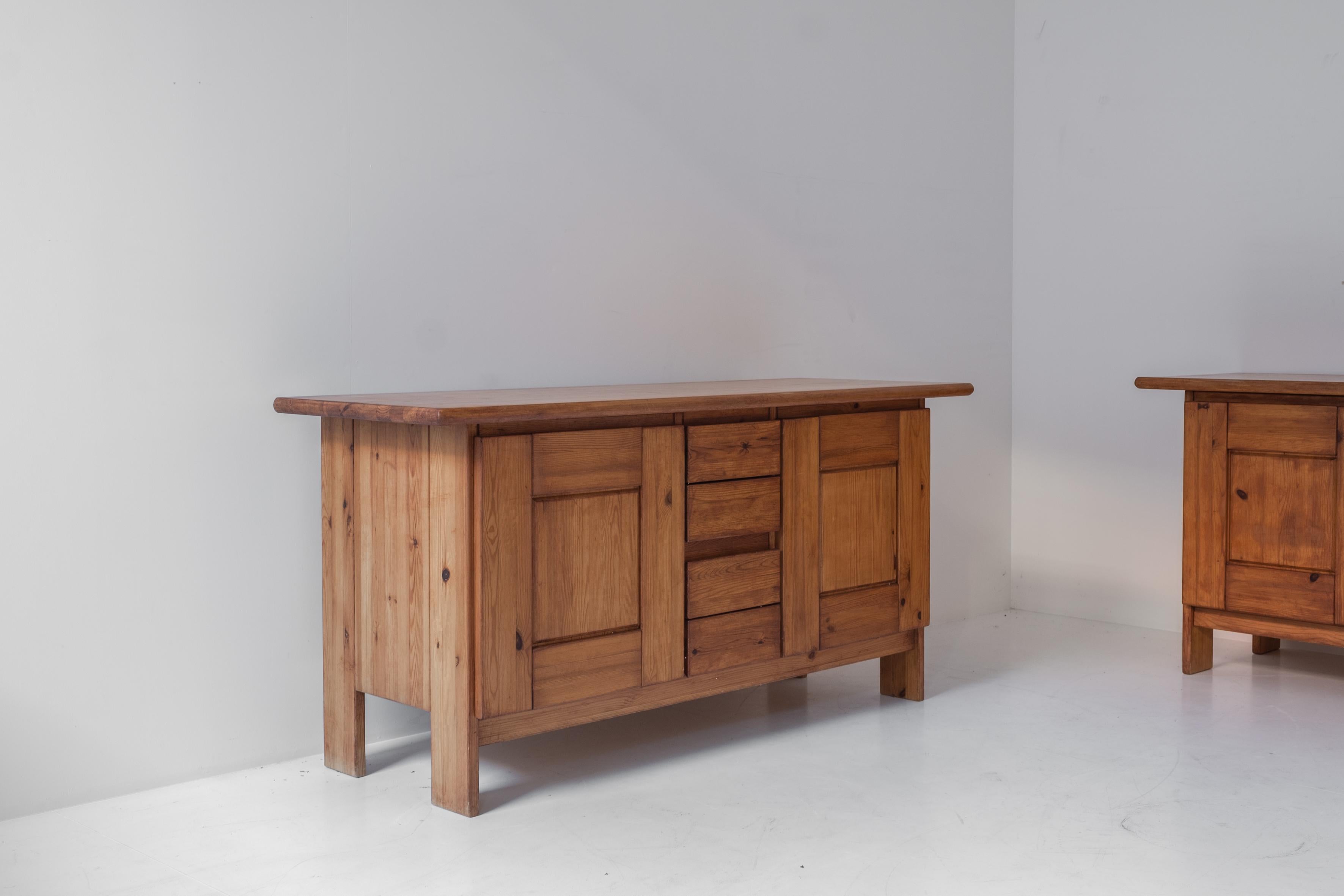 Elm Sideboard in the Manner of Pierre Chapo, France, 1960s In Good Condition In Antwerp, BE
