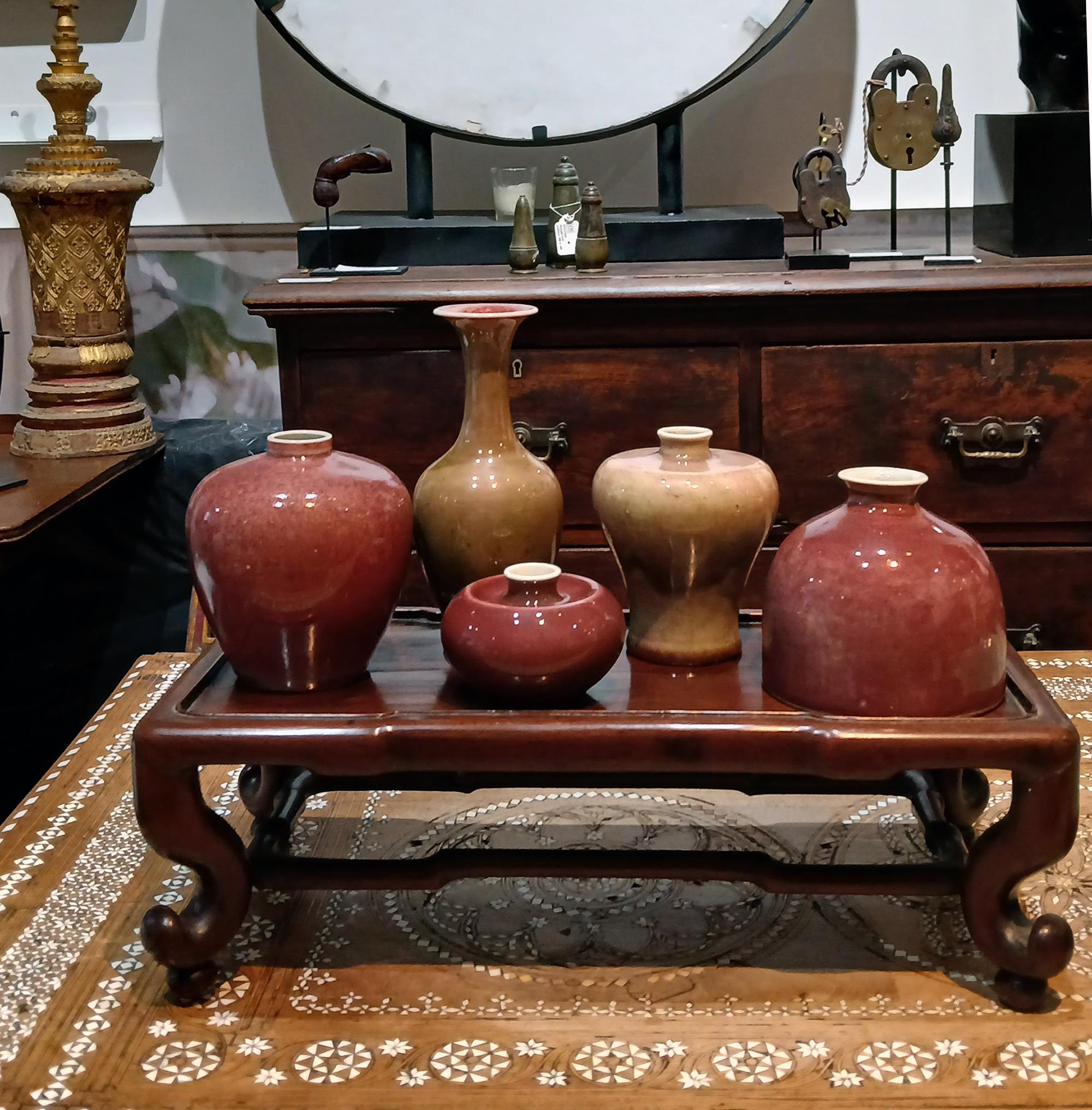 Kleiner Altartisch aus Ulmenholz, China, Mitte des 19. Jahrhunderts im Angebot 8
