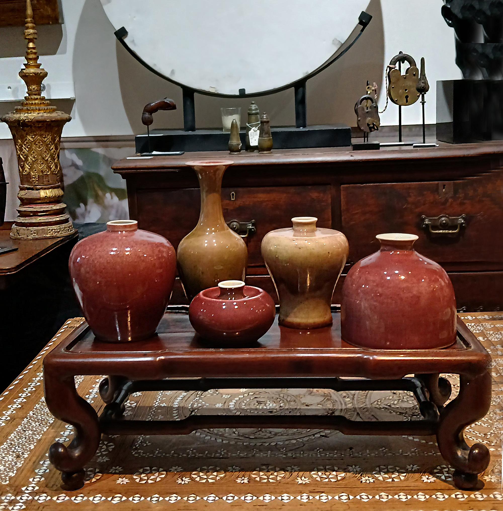 Kleiner Altartisch aus Ulmenholz, China, Mitte des 19. Jahrhunderts im Angebot 9