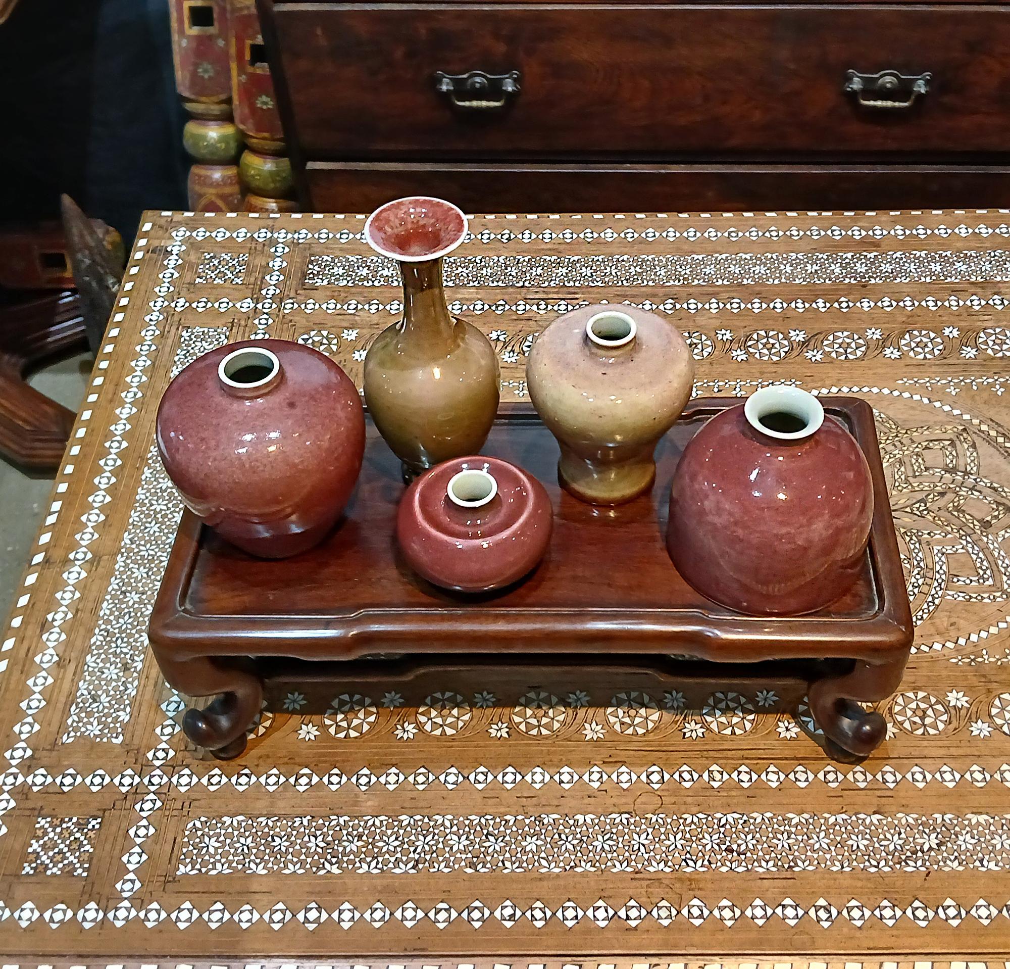 Kleiner Altartisch aus Ulmenholz, China, Mitte des 19. Jahrhunderts im Angebot 10