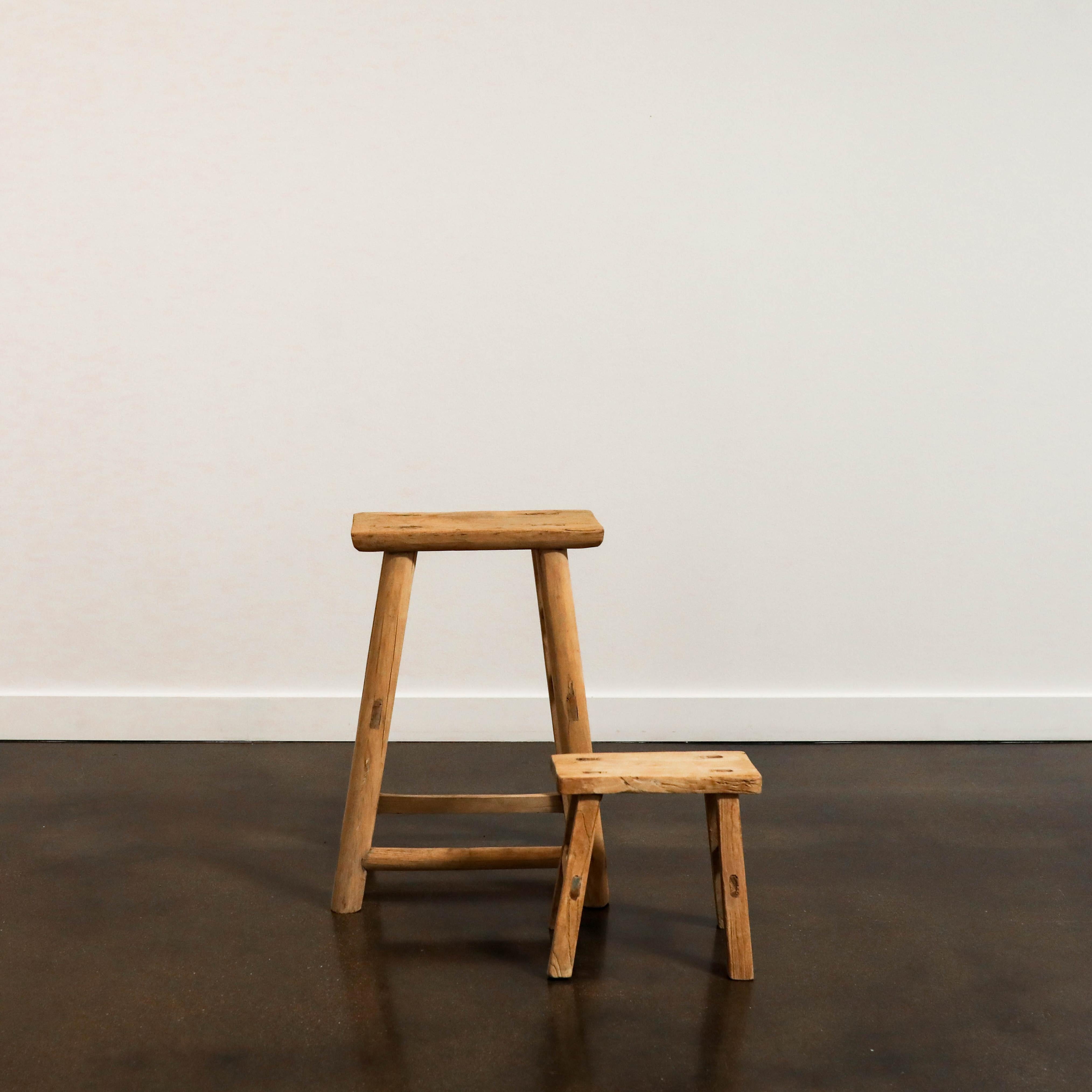 elm stool In Good Condition For Sale In Dallas, TX
