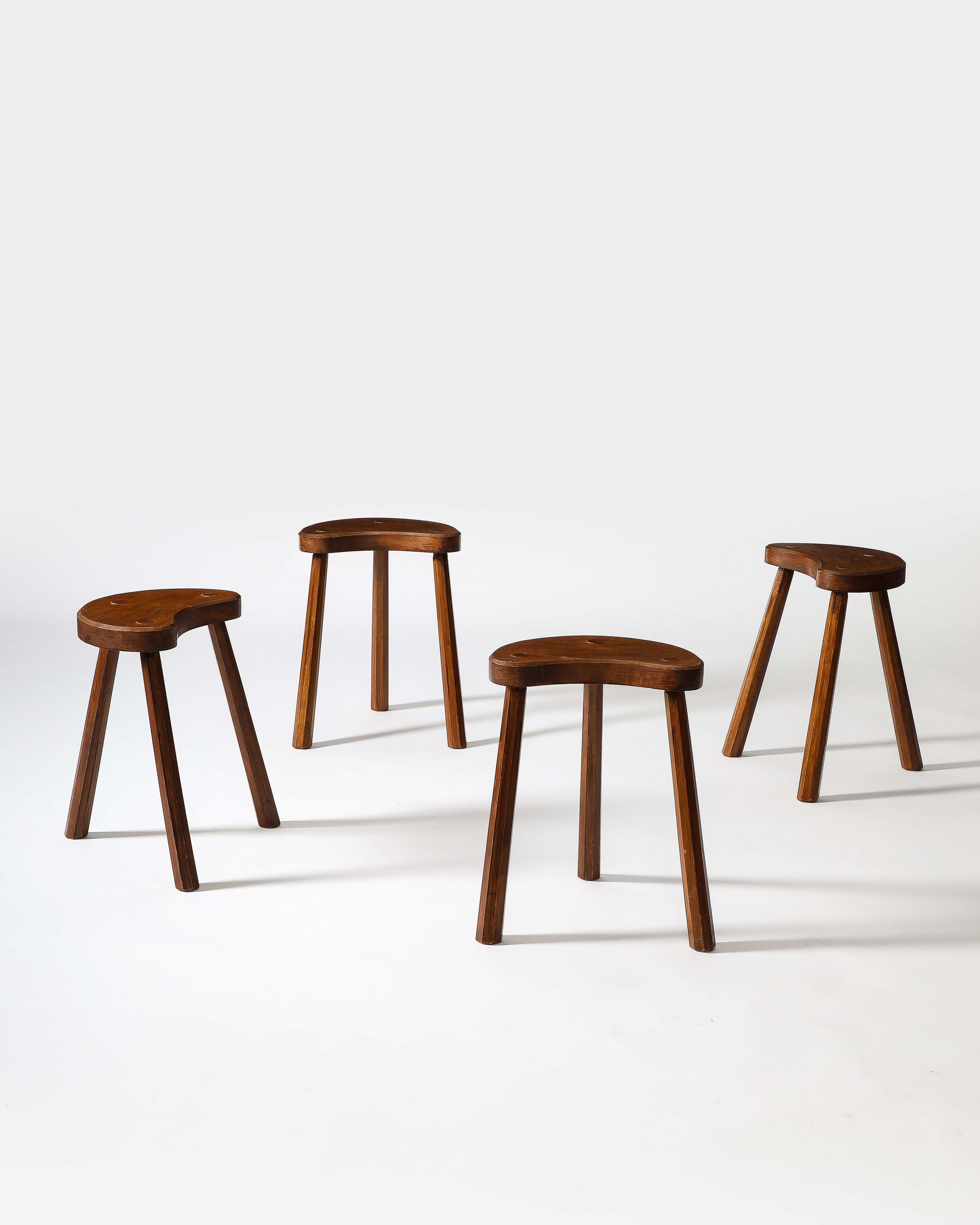 Taburete de olmo, Francia, c. 1960 en Bueno estado para la venta en New York City, NY