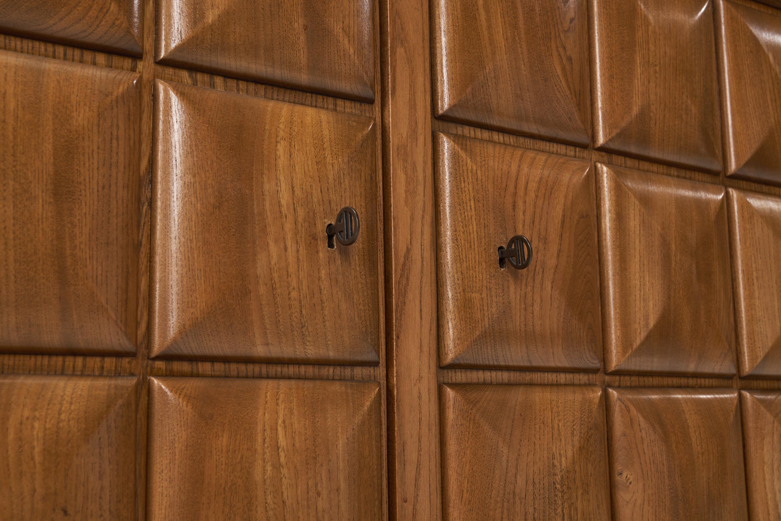 Elm Veneer Sideboard by Frederik Stærmose Møbelfabrik, Denmark ca 1940s For Sale 5