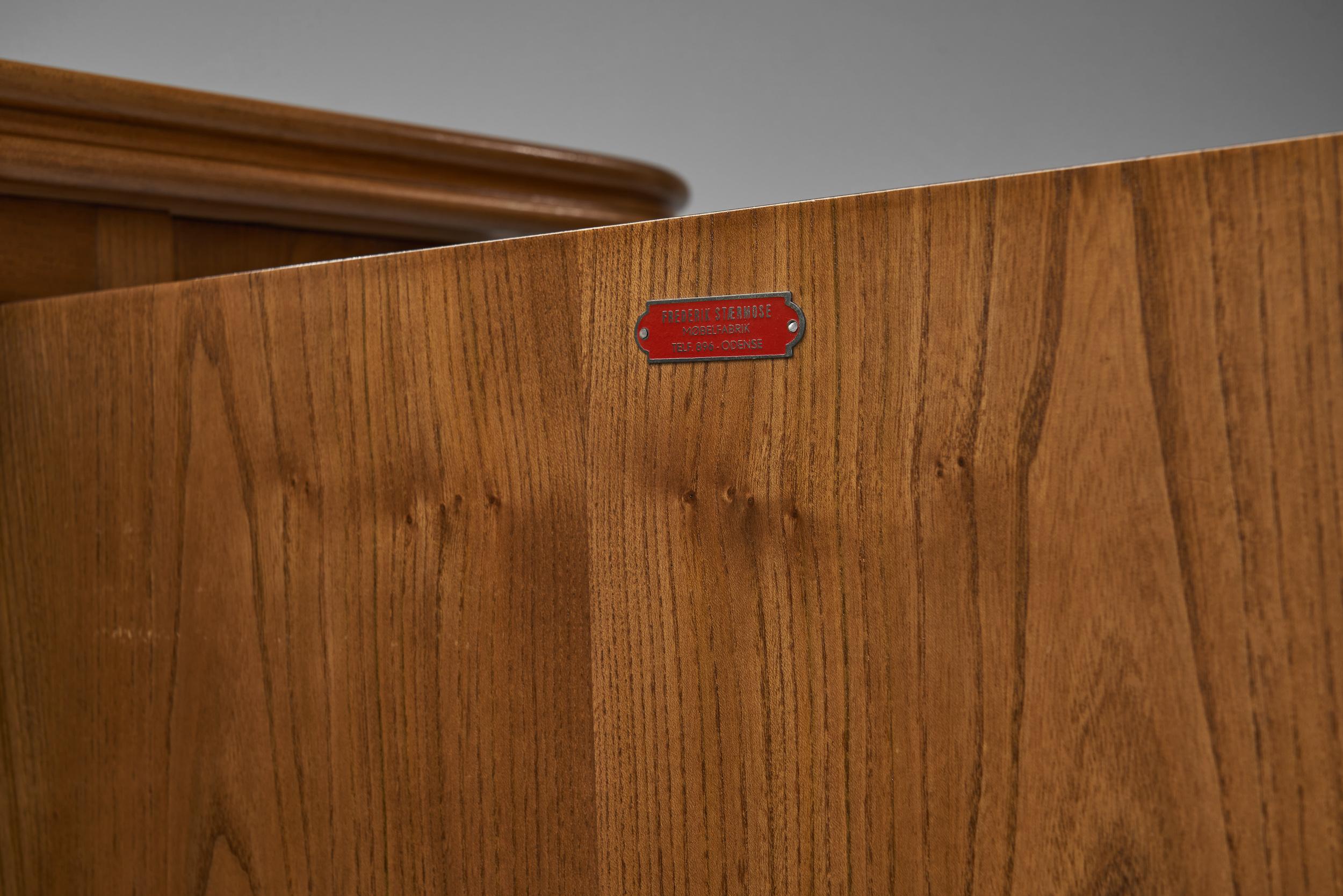 Elm Veneer Sideboard by Frederik Stærmose Møbelfabrik, Denmark ca 1940s For Sale 8