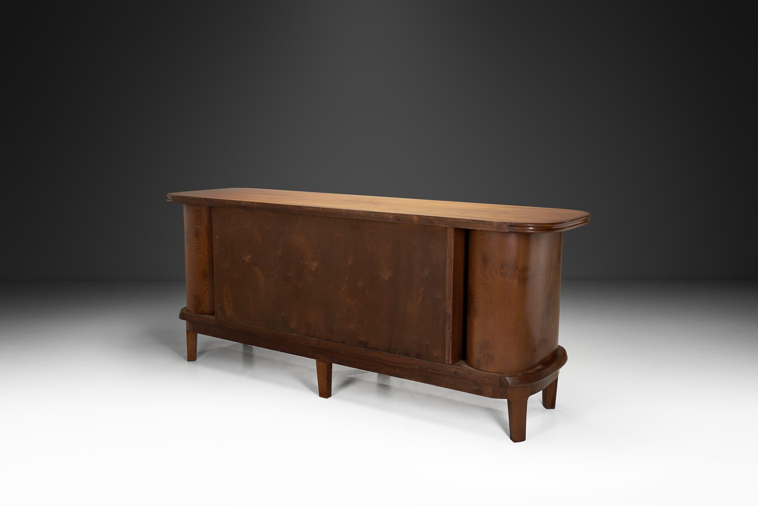 Mid-20th Century Elm Veneer Sideboard by Frederik Stærmose Møbelfabrik, Denmark ca 1940s For Sale