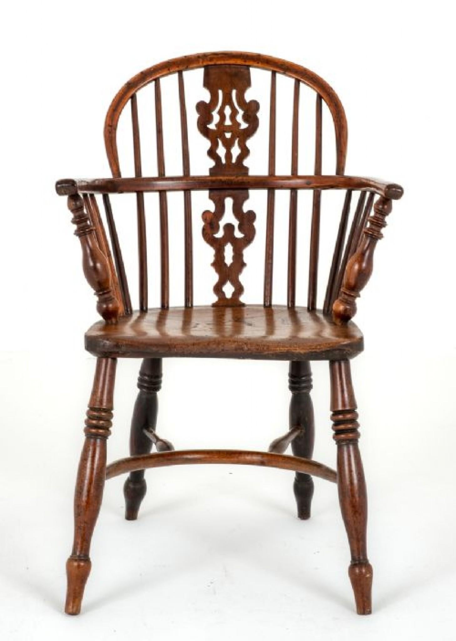 Georgian windsor chair.
This chair is made from elm and yew wood.
circa 1800
Standing upon ring turned legs with a crinoline stretcher.
The arm supports being of a turned form.
The chair features a pierced and shaped back splat.