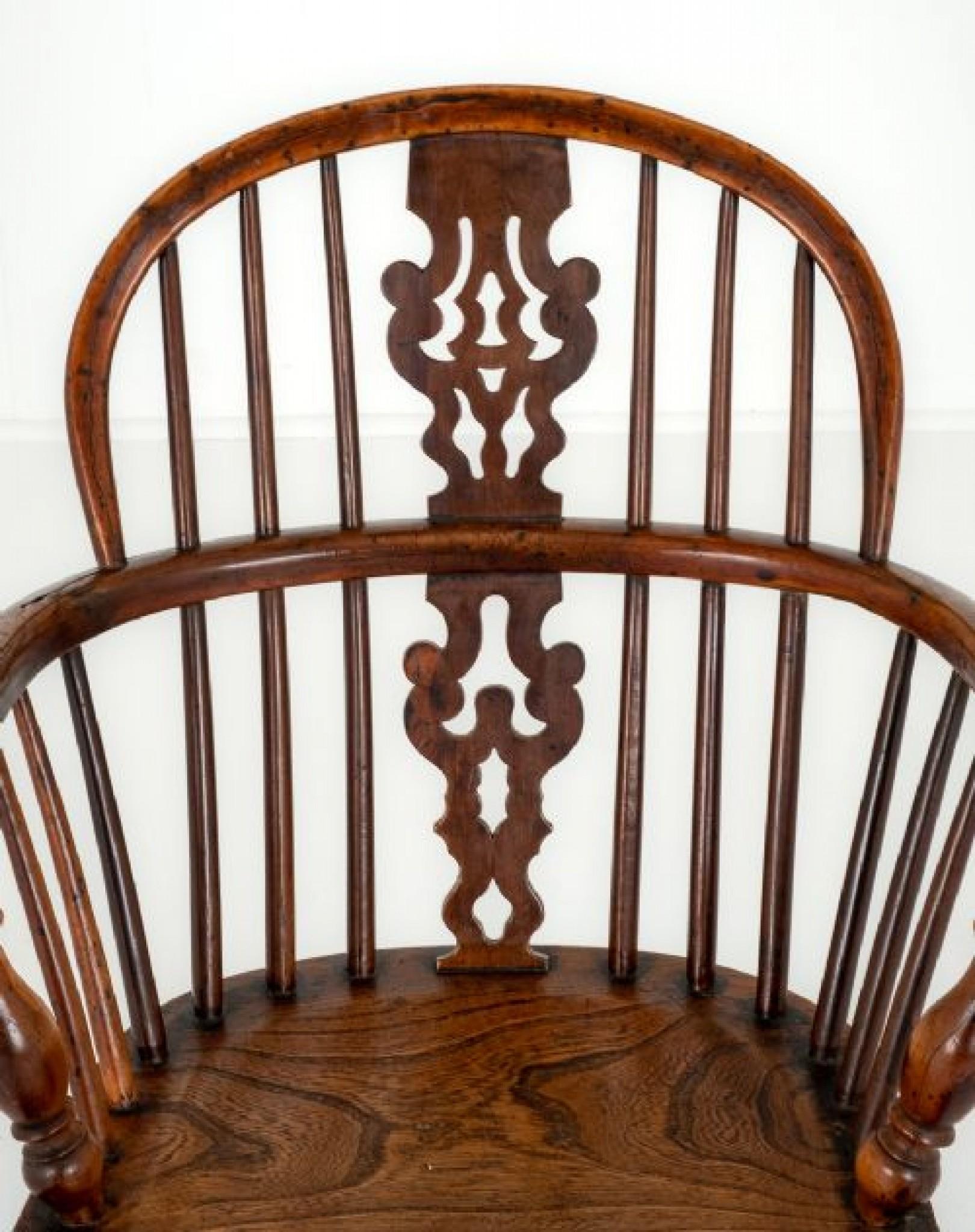 Elm Windsor Chair Georgian Farmhouse, 1800 In Good Condition For Sale In Potters Bar, GB
