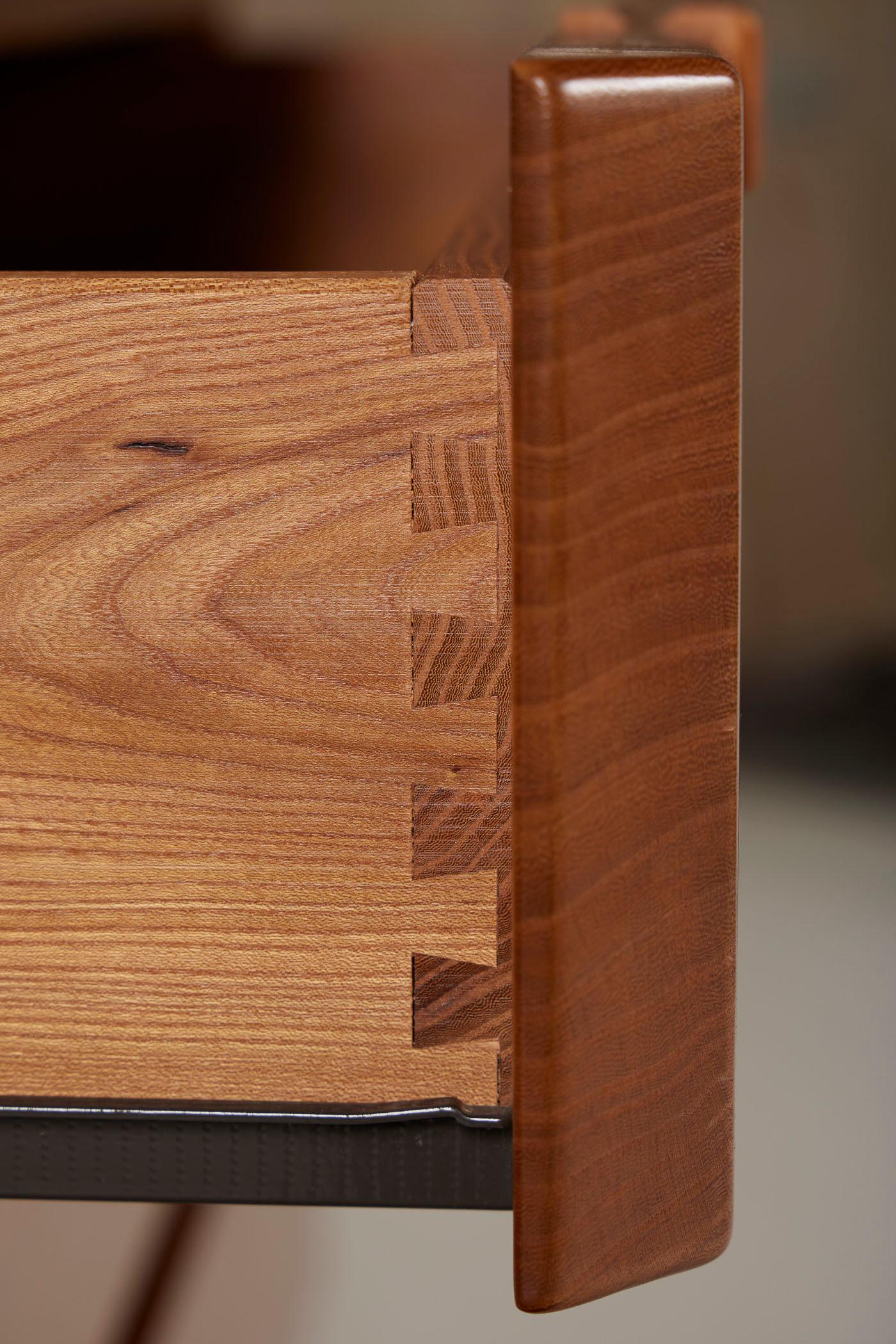 Elm wood dresser by Luigi Gorgoni 10