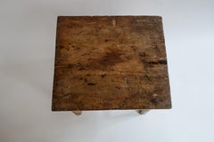 Mesa auxiliar de madera de olmo chino artesanal del siglo XIX - Diseño rústico macizo