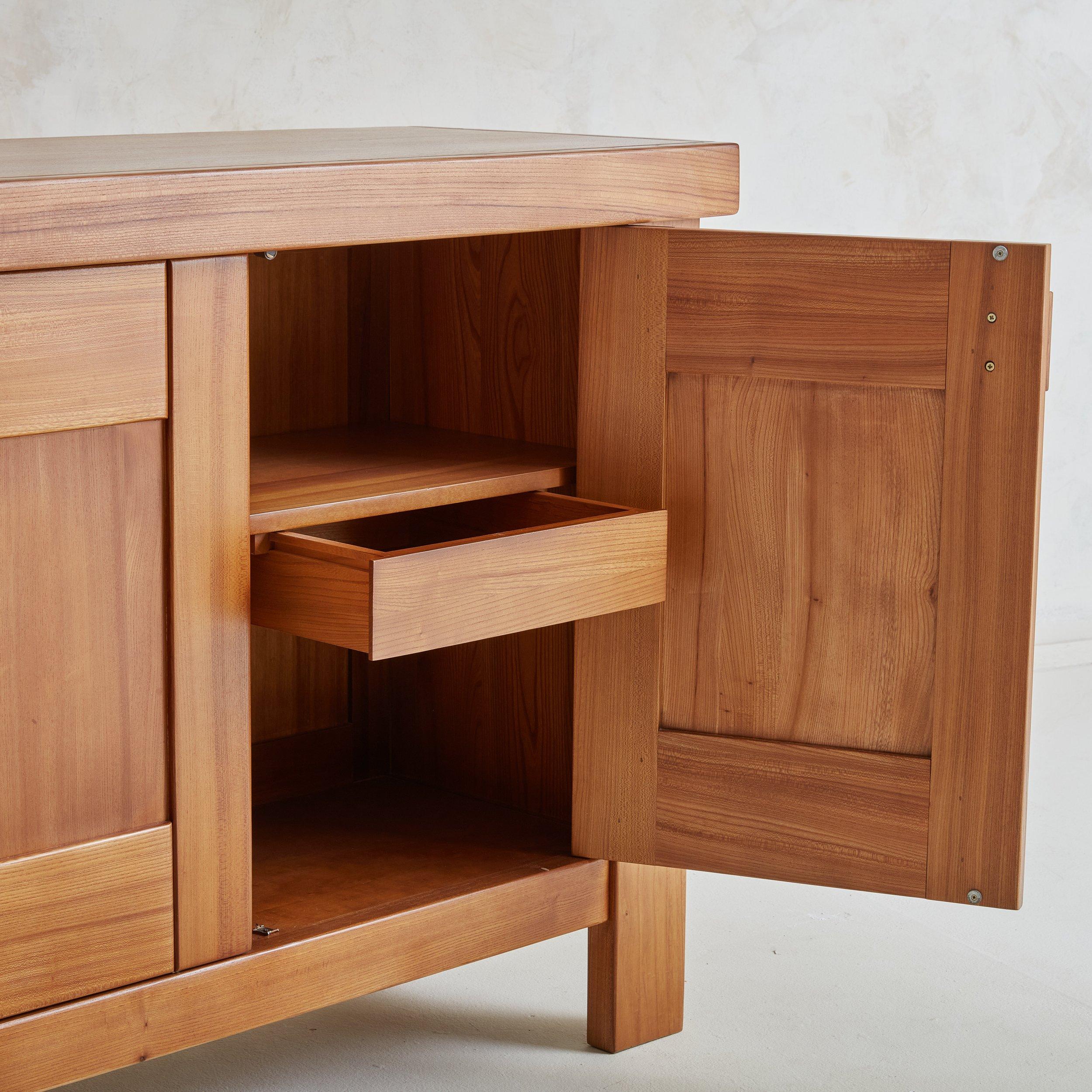 Elm Wood Sideboard Attributed to Maison Regain, France 1970s In Excellent Condition For Sale In Chicago, IL