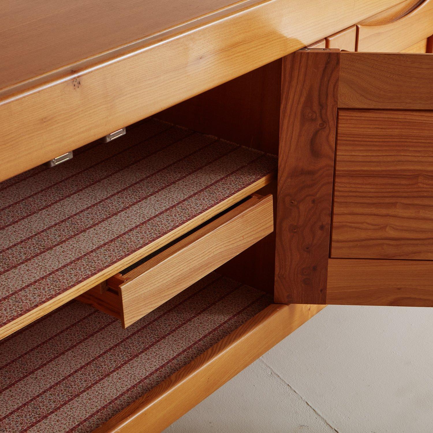 Buffet en bois d'orme dans le style de la Maison Regain par l'Atelier Chauvin 3