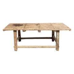 Banc ou table basse à assise large en bois d'orme