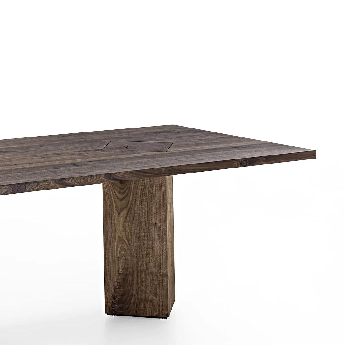 Elma Dining Table In New Condition For Sale In Paris, FR