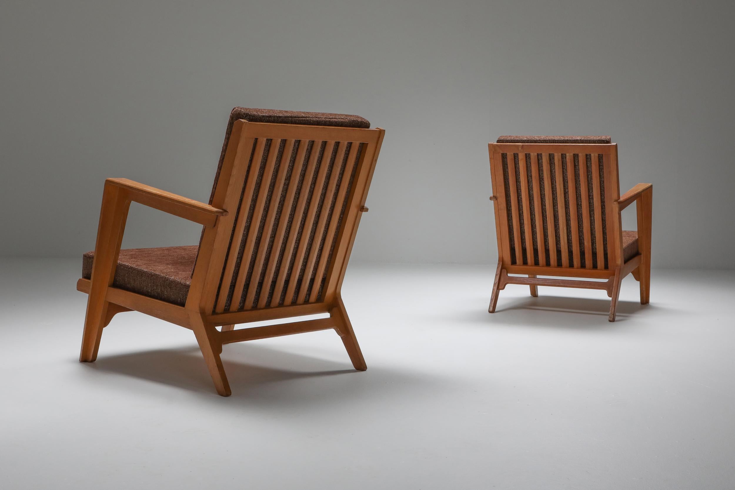 Mid-Century Modern, Elmar Berkovich, chaise longue, 1950, Pays-Bas.

Il s'agit d'une paire de chaises très rare, avec une tapisserie d'origine, un cadre en teck et des détails étonnants.
Elmar Berkovich possède plusieurs pièces dans les