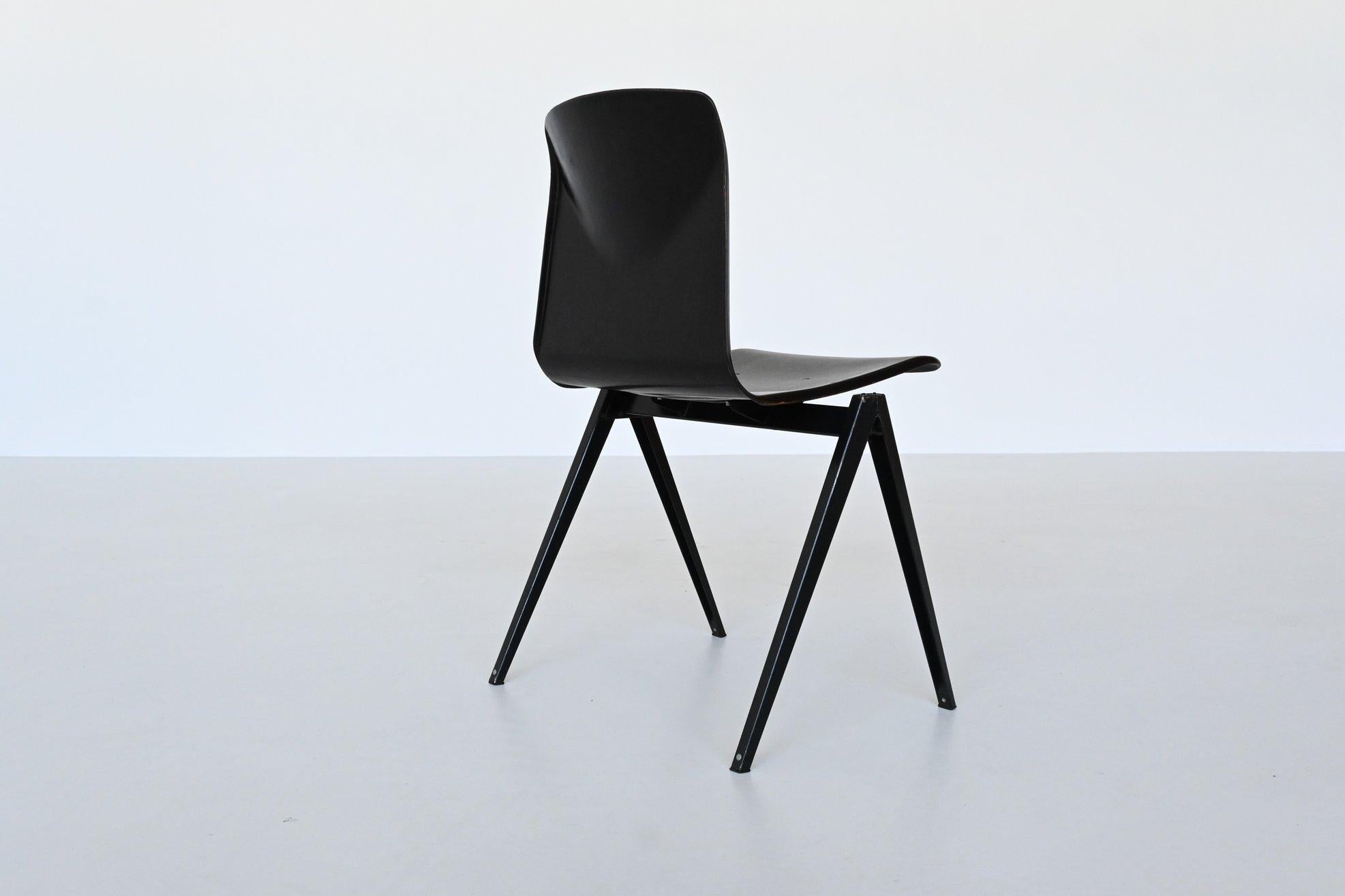 Elmar Flototto Model S22 Black Stacking Chairs Pagholz, Germany, 1970 5