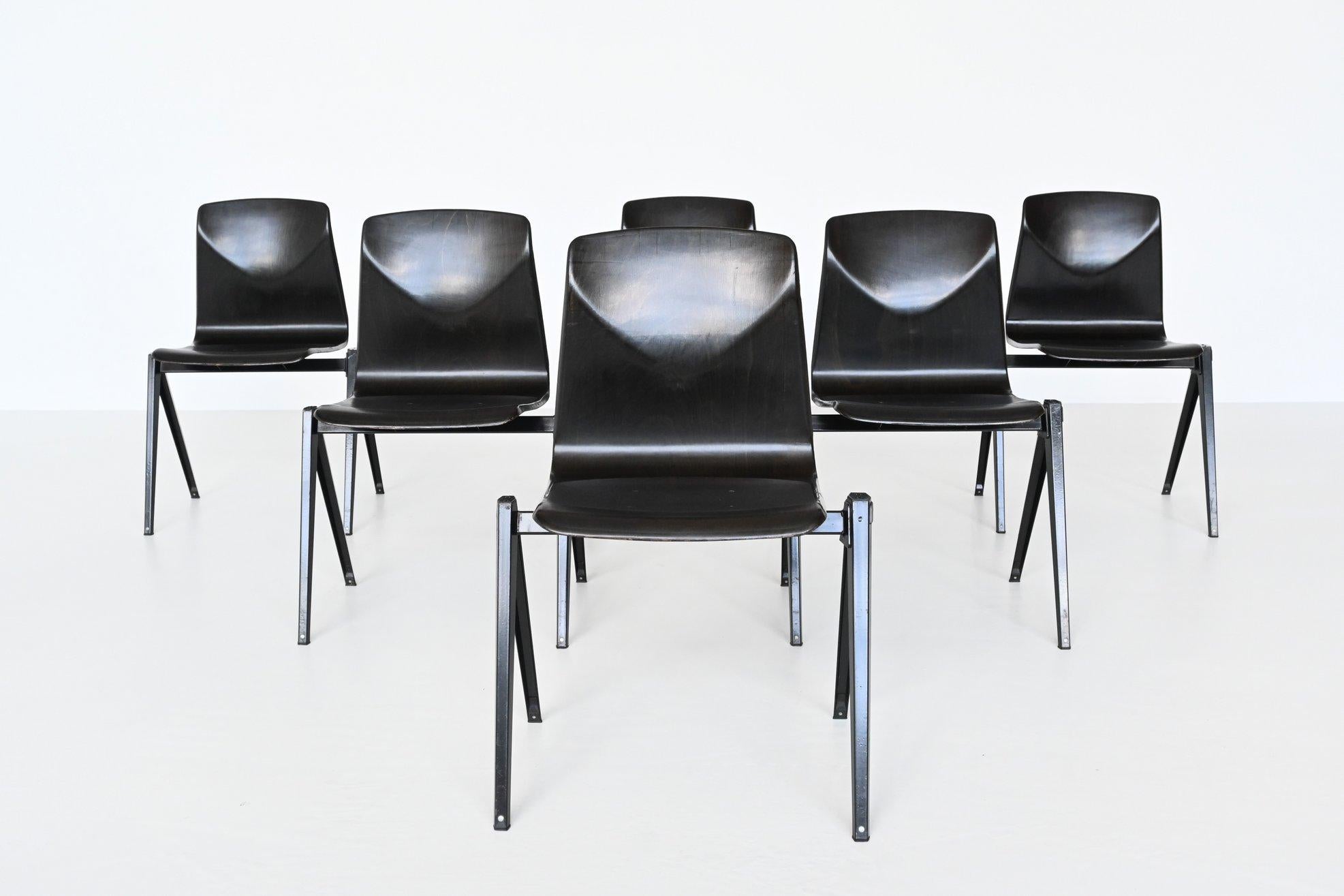 Mid-Century Modern Elmar Flototto Model S22 Black Stacking Chairs Pagholz, Germany, 1970