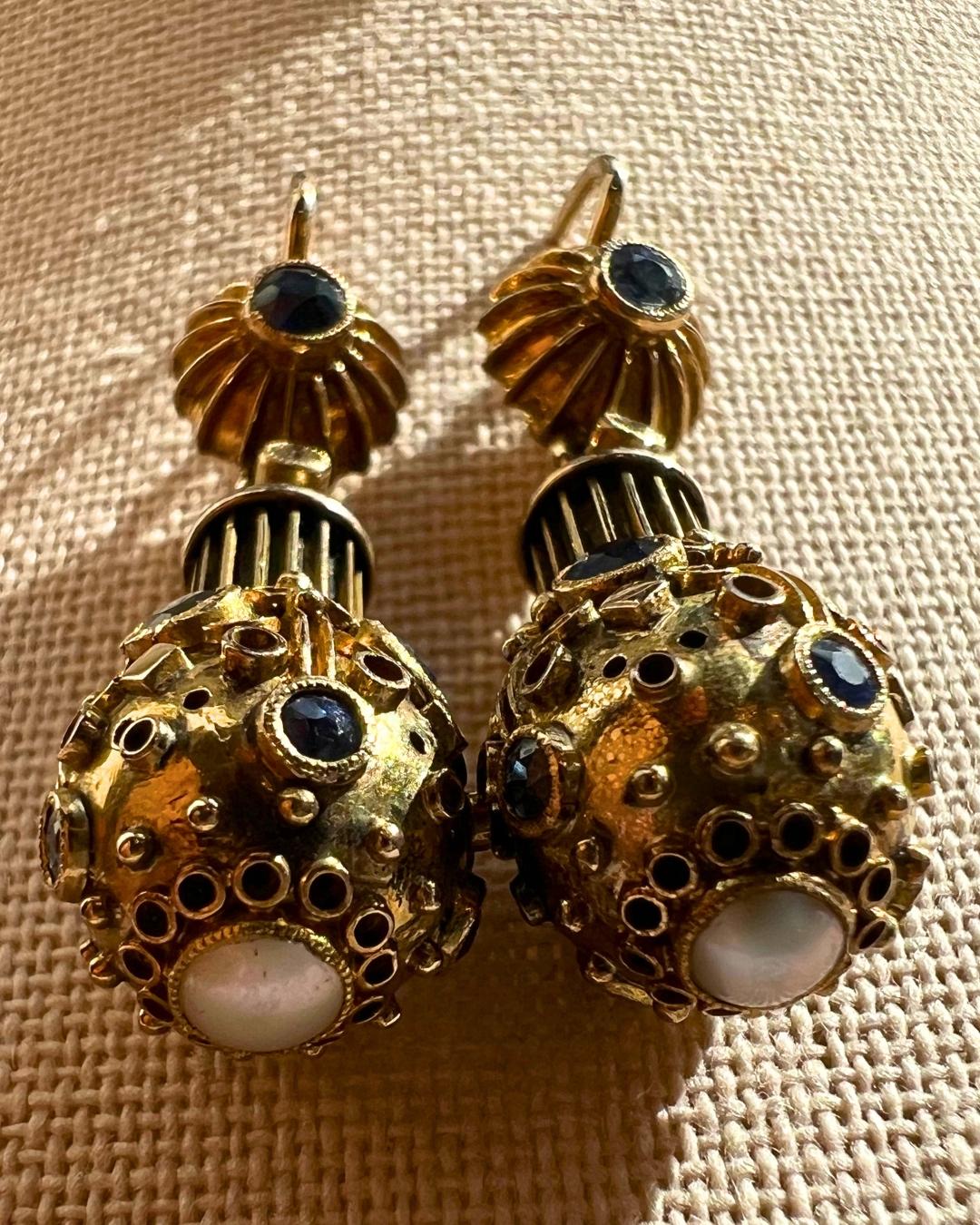 Boucles d'oreilles Elmar Seidler en or rose, saphirs, perles et diamants, c. 1950 Excellent état - En vente à New York, NY
