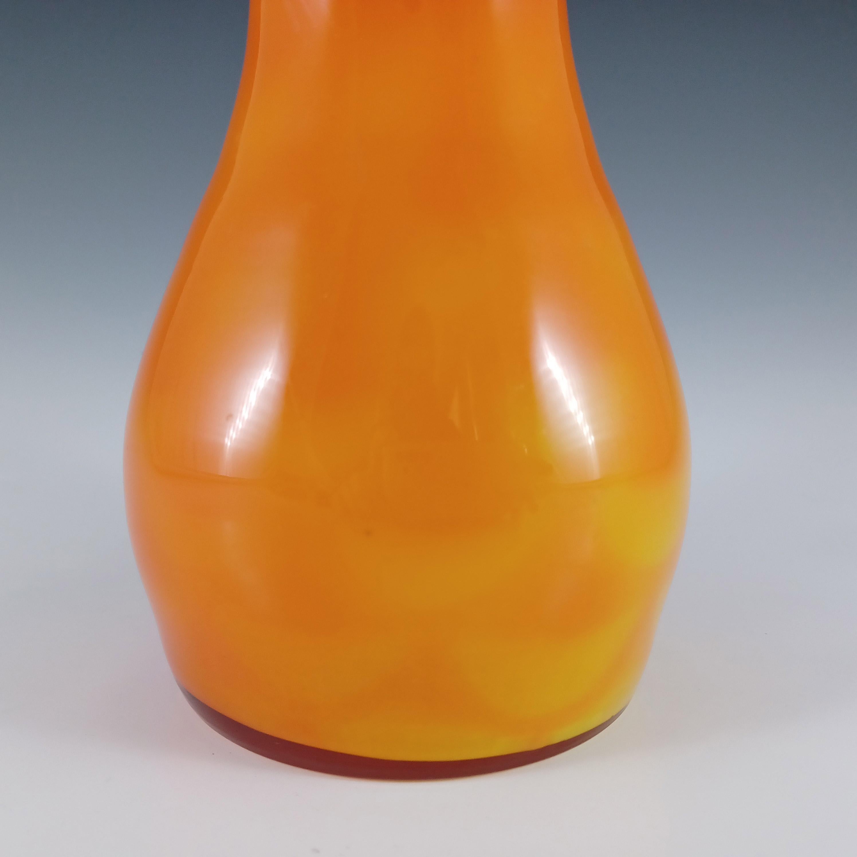 Svedese Elme 1970 Scandinavian Orange Cased Glass Peacock Vase in vendita