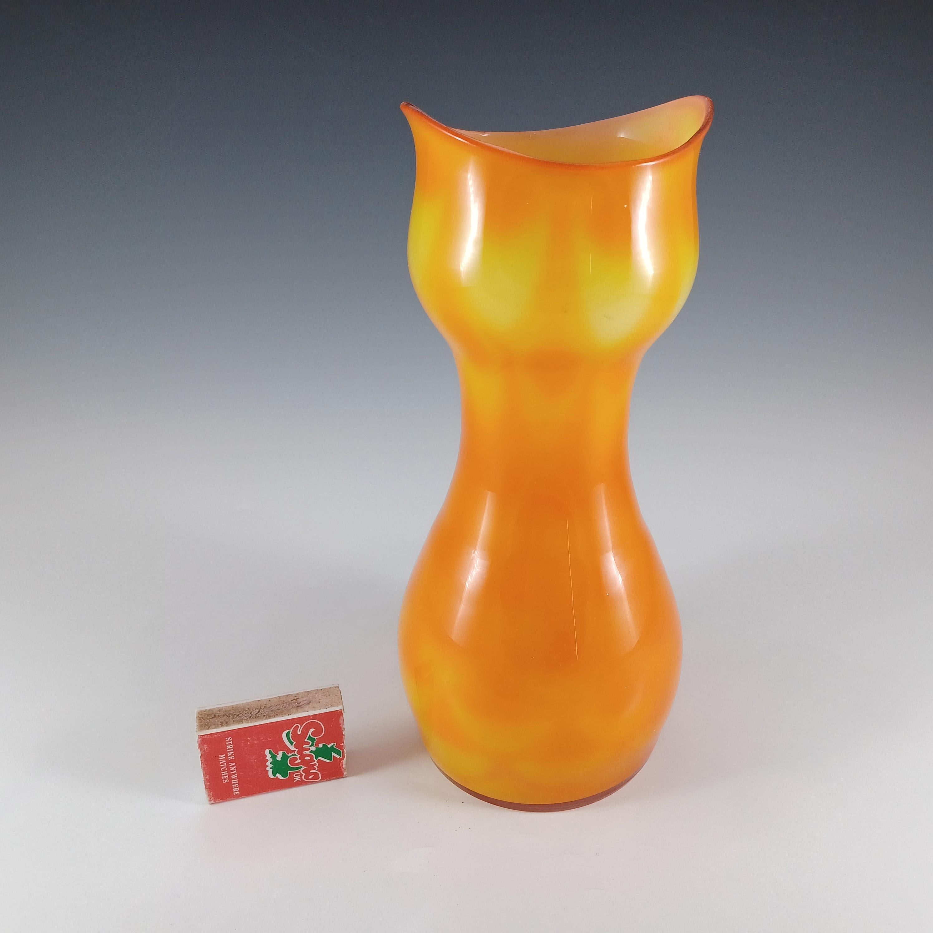 Elme 1970 Scandinavian Orange Cased Glass Peacock Vase in vendita 1