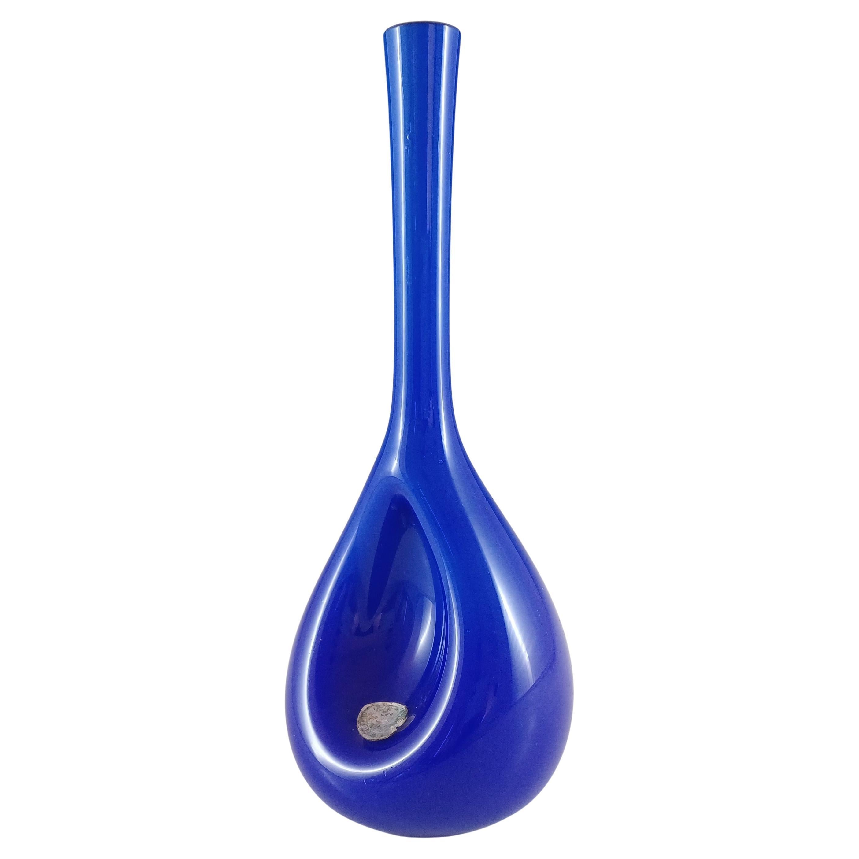 Jarrón "Hoyuelos" Elme de cristal azul escandinavo "Hoyuelos" de Gunnar Ander en venta