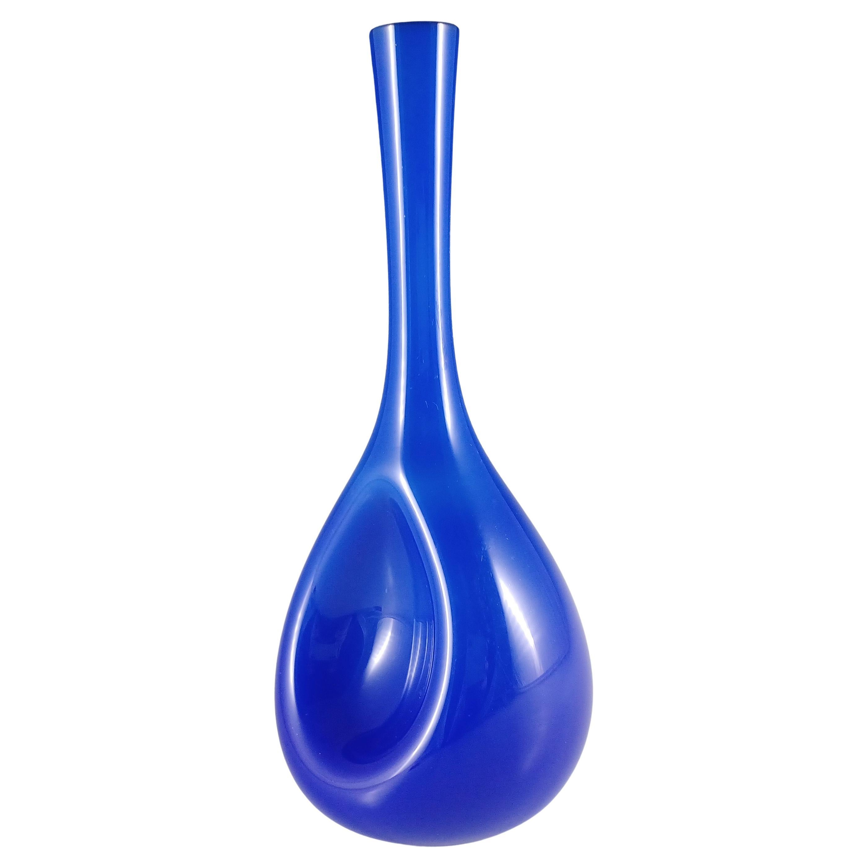 Jarrón "Hoyuelos" Elme de cristal azul sueco de Gunnar Ander