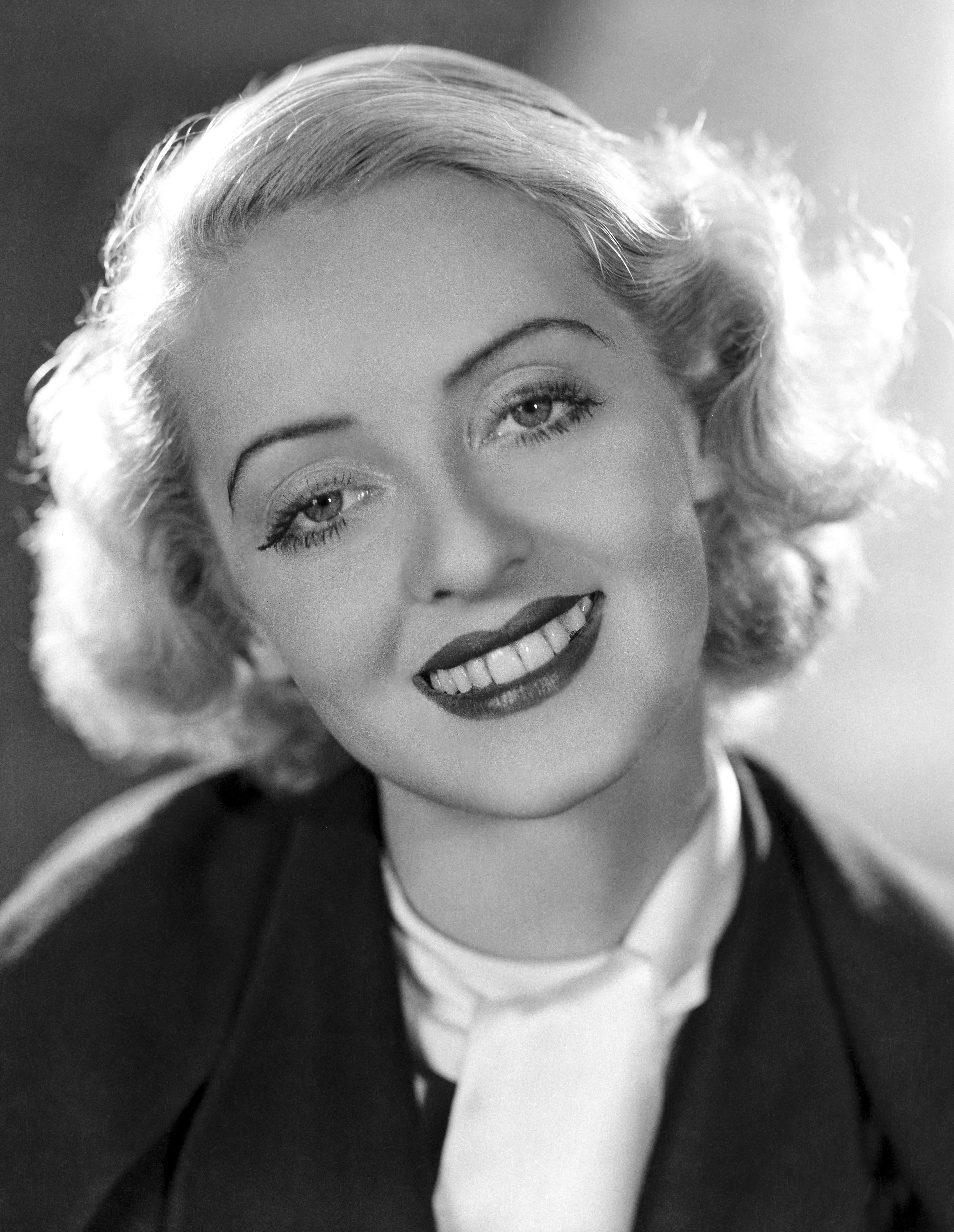 Elmer Fryer Portrait Photograph - Bette Davis Smiling Movie Star News Fine Art Print