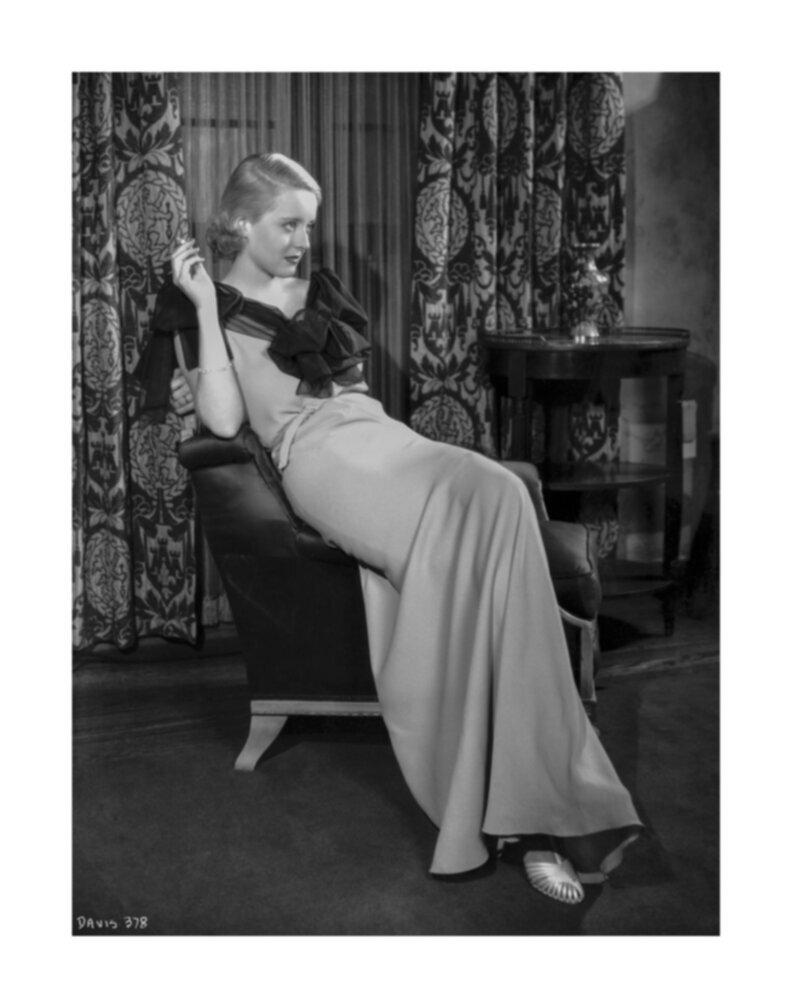 Elmer Fryer Black and White Photograph – Bette Davis Rauch Smoking