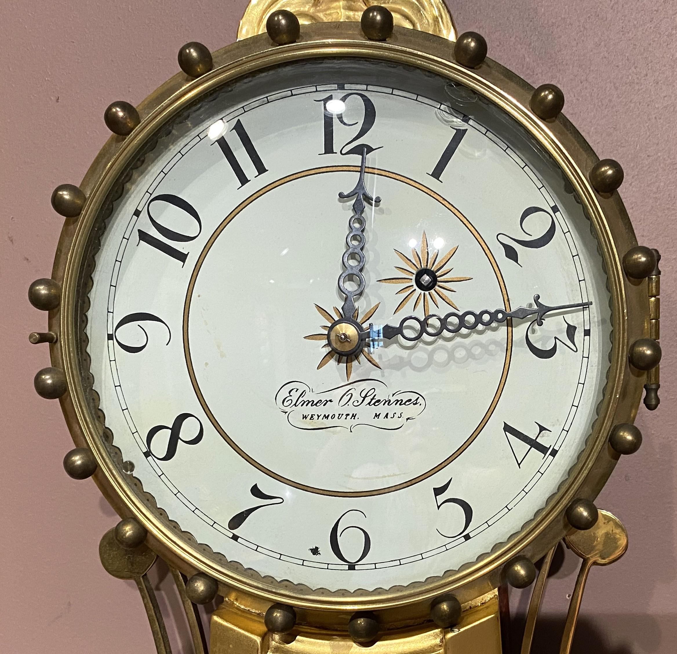 Laiton Horloge Banjo d'Elmer O. Stennes Weymouth MA, Girandole églomisée en vente
