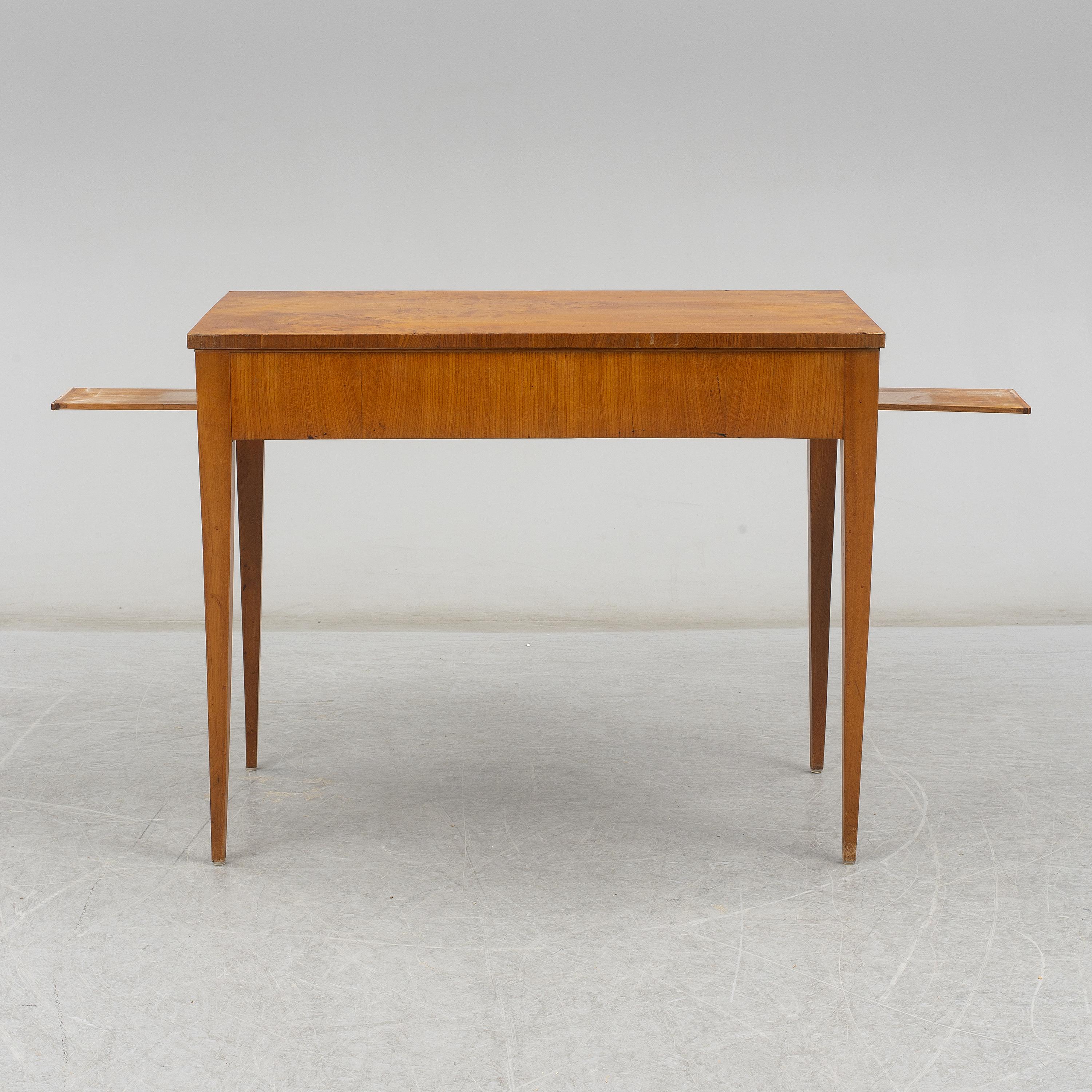 Veneer Elmwood Backgammon Game Table, 1850s