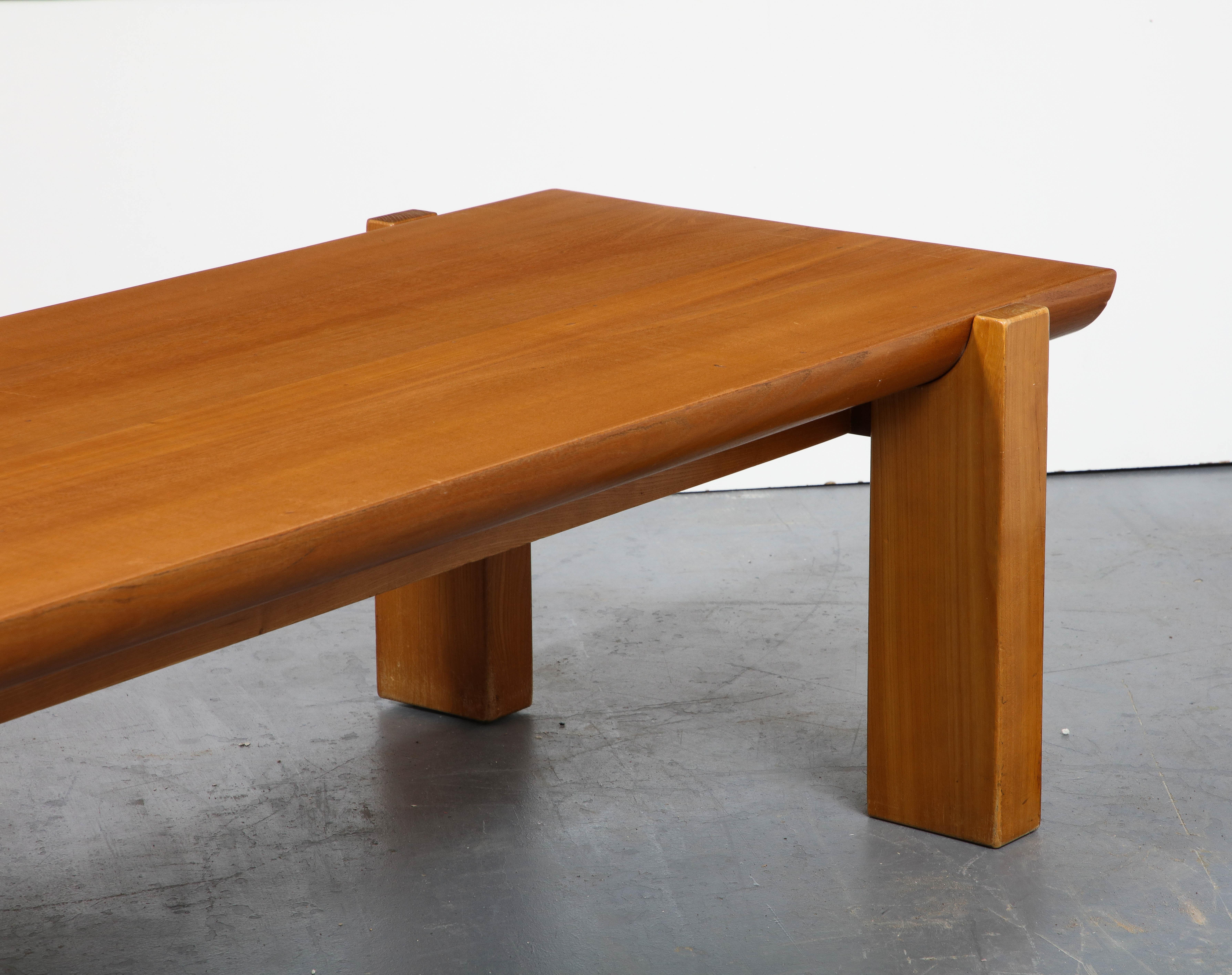 italien Table basse en bois d'orme de Luigi Gorgone, Italie, vers 1970 en vente