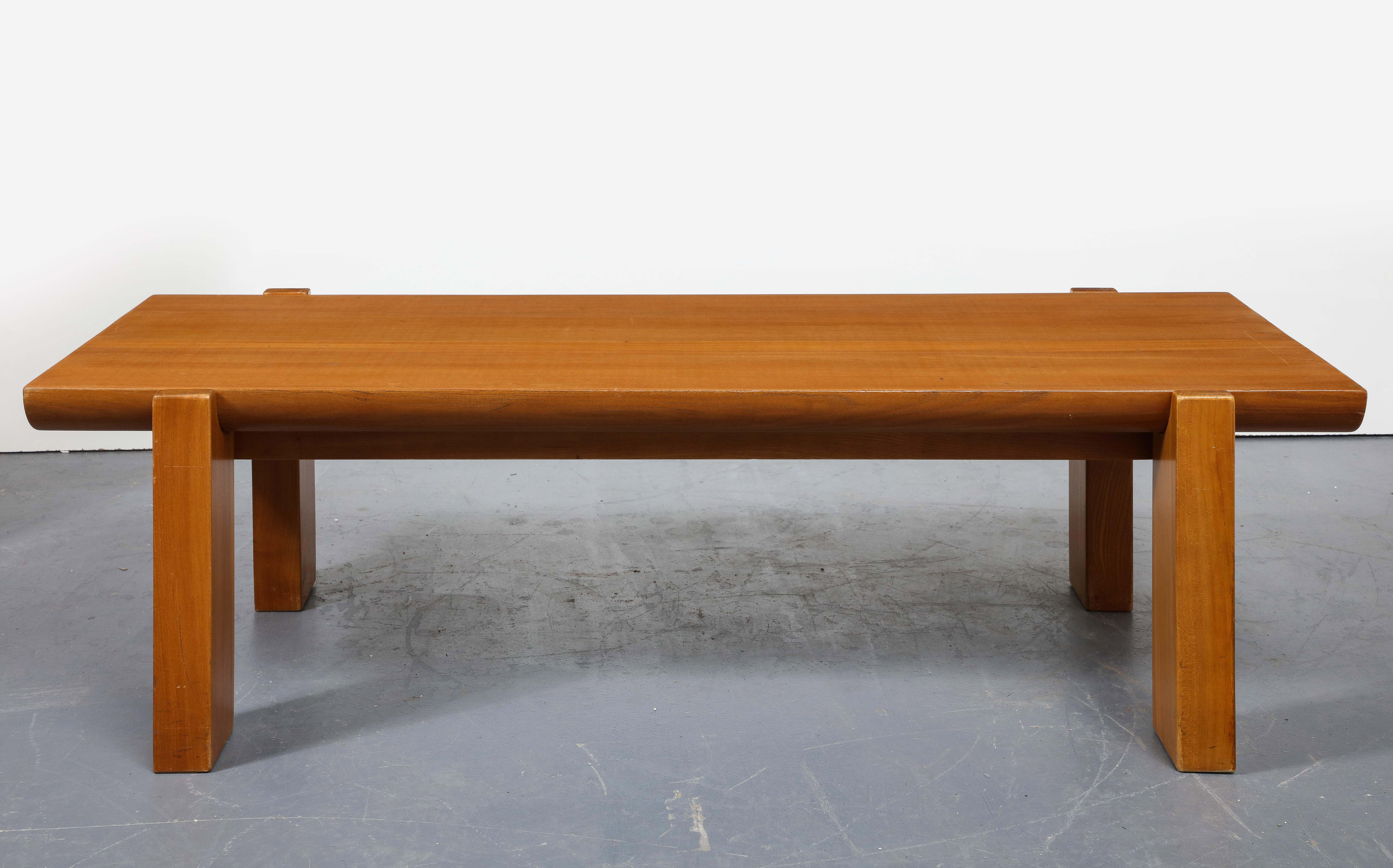 Table basse en bois d'orme de Luigi Gorgone, Italie, vers 1970 Bon état - En vente à New York City, NY