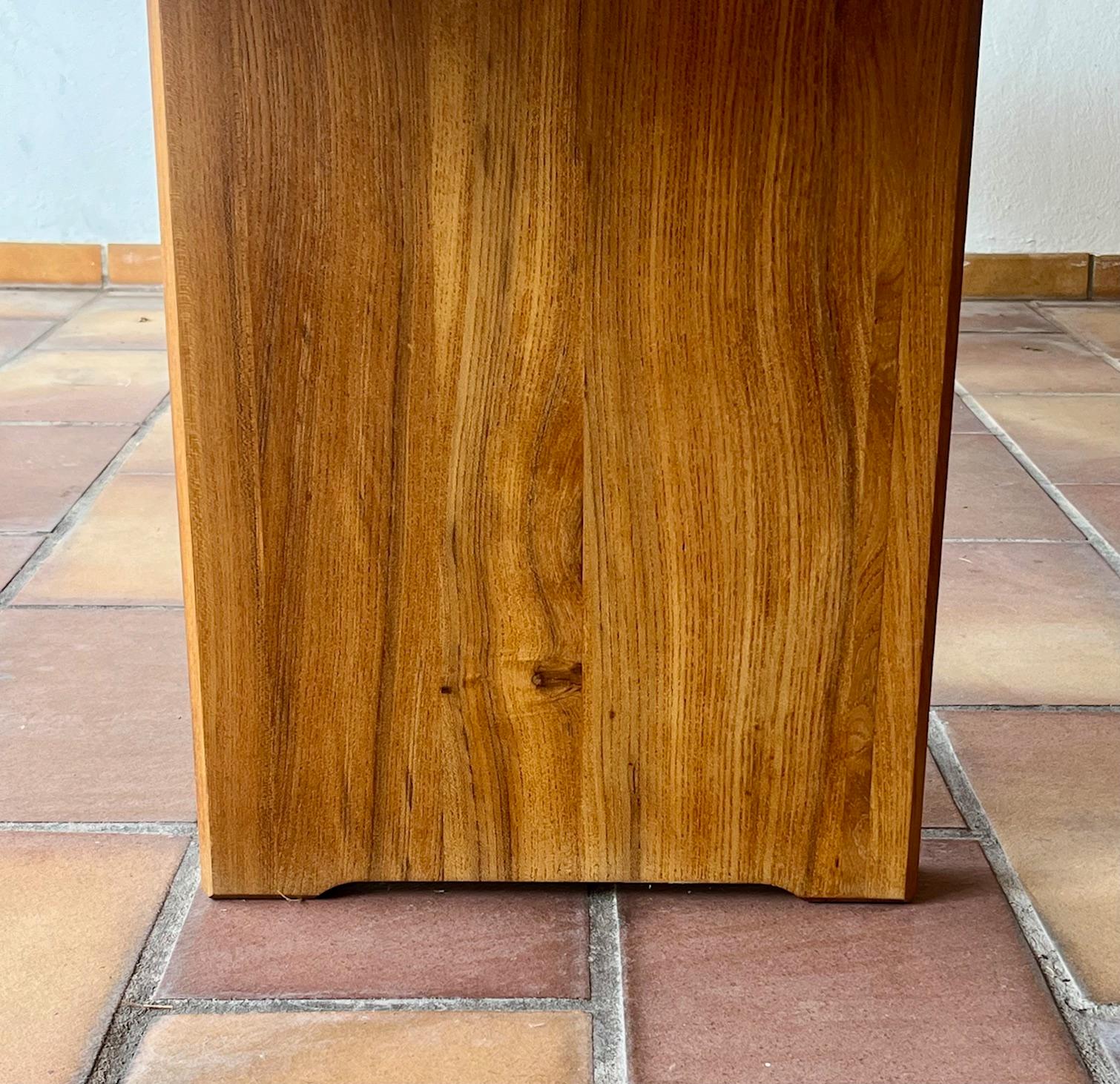Elmwood dining Table 