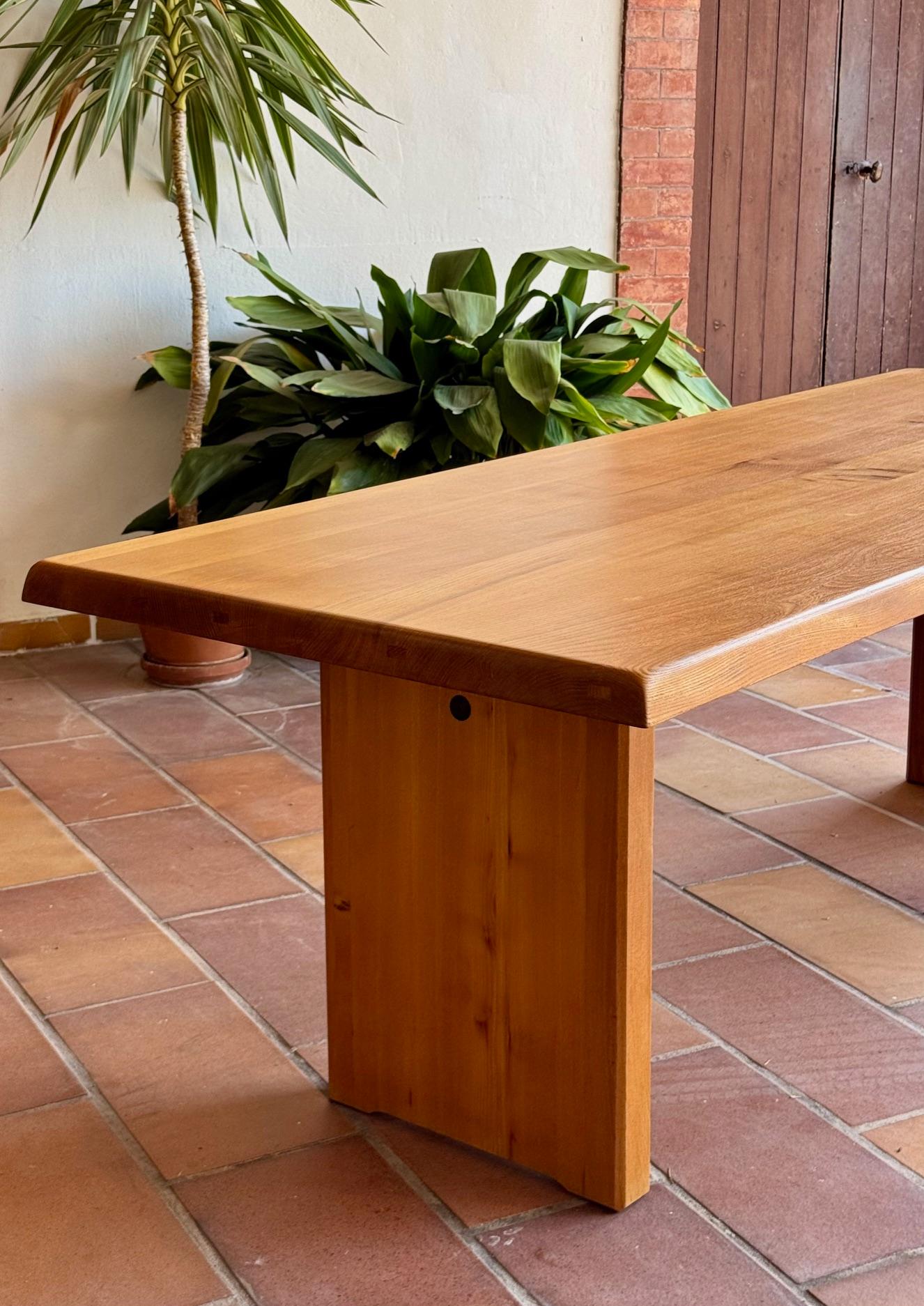 Elmwood dining Table 