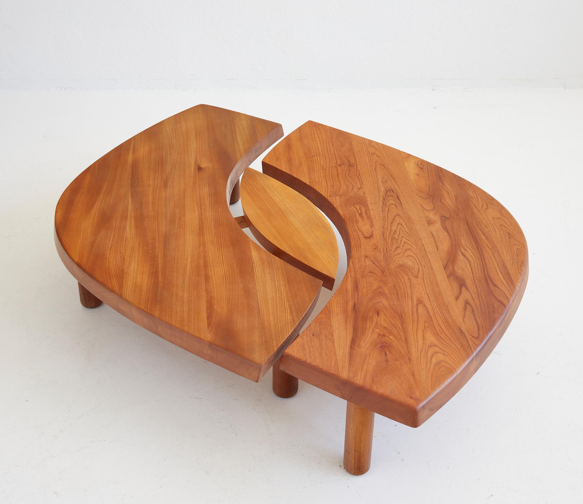 Rare table basse en orme T22C dite 