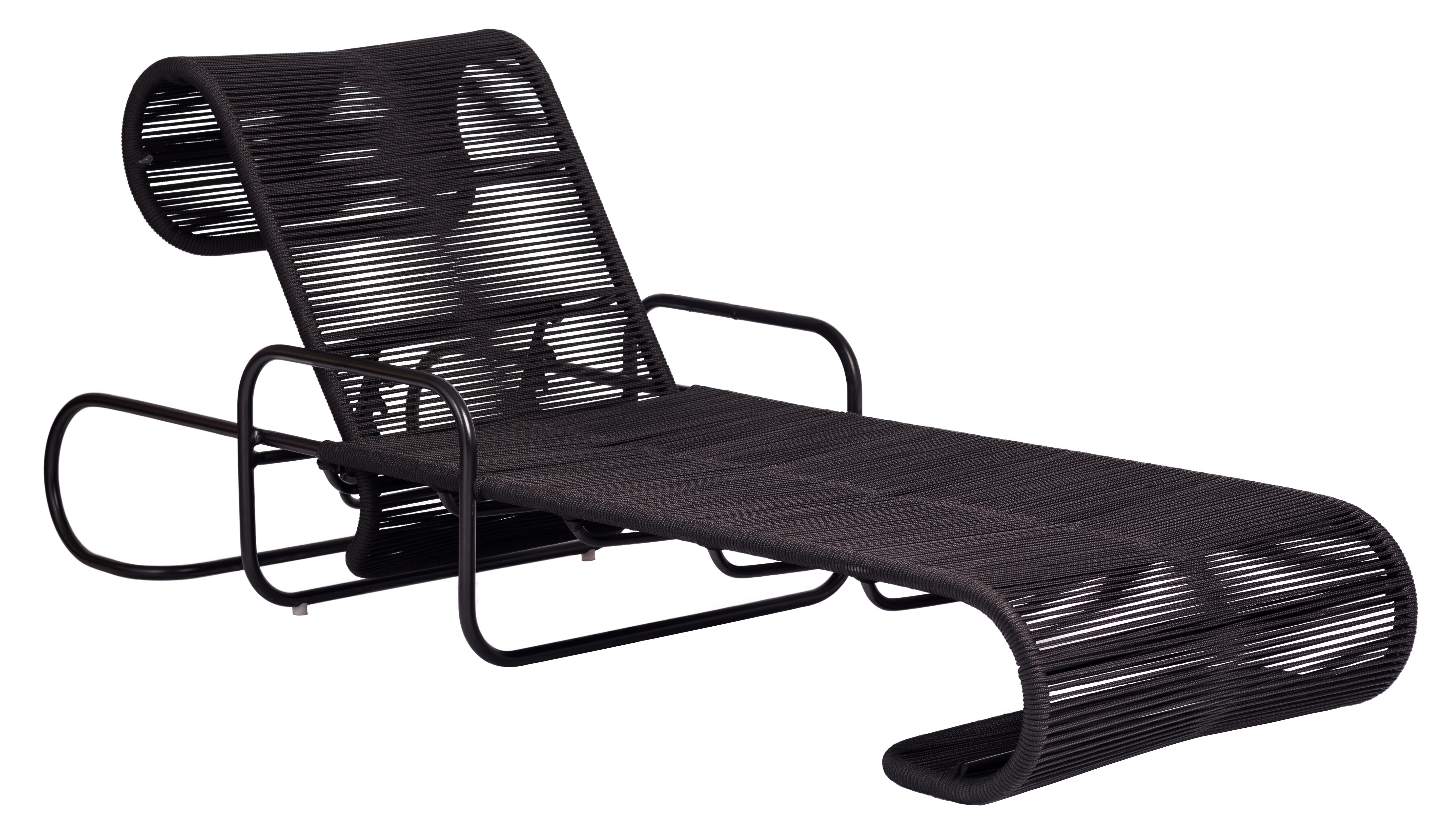 La chaise ELO fait partie de la collection Elo dont le design s'inspire de la forme des équipements d'étirement et de gymnastique.
L'angle du dossier est réglable pour permettre une position entièrement inclinée.

Disponible avec une fixation en