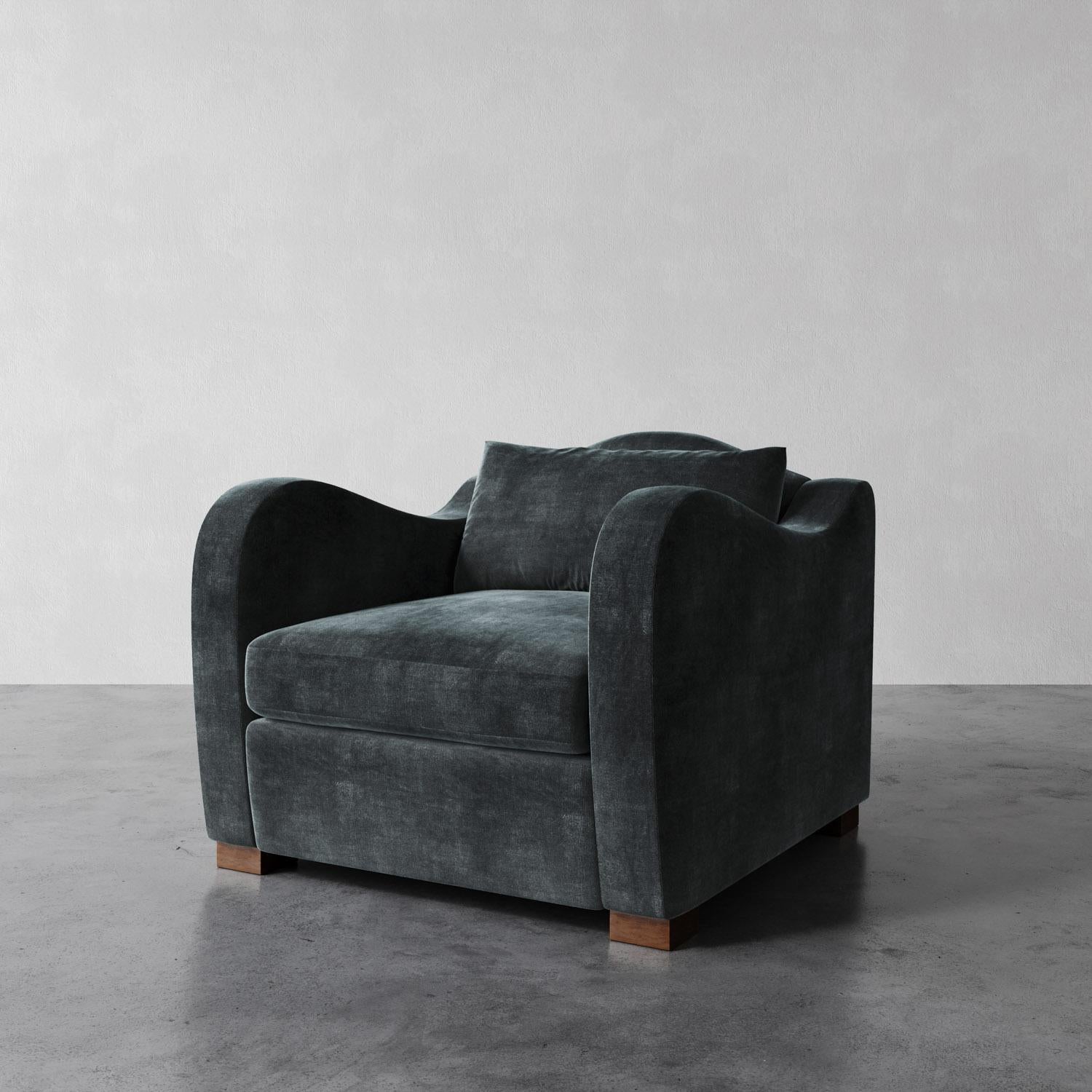 Der Elodie Chair ist von den eleganten Kurven des französischen Designs der 1930er Jahre inspiriert und orientiert sich an den Werken von Jean Royère, Pierre Chareau und Marc du Plantier. Mit seinem tiefen Sitz, dem weichen Rückenkissen und den